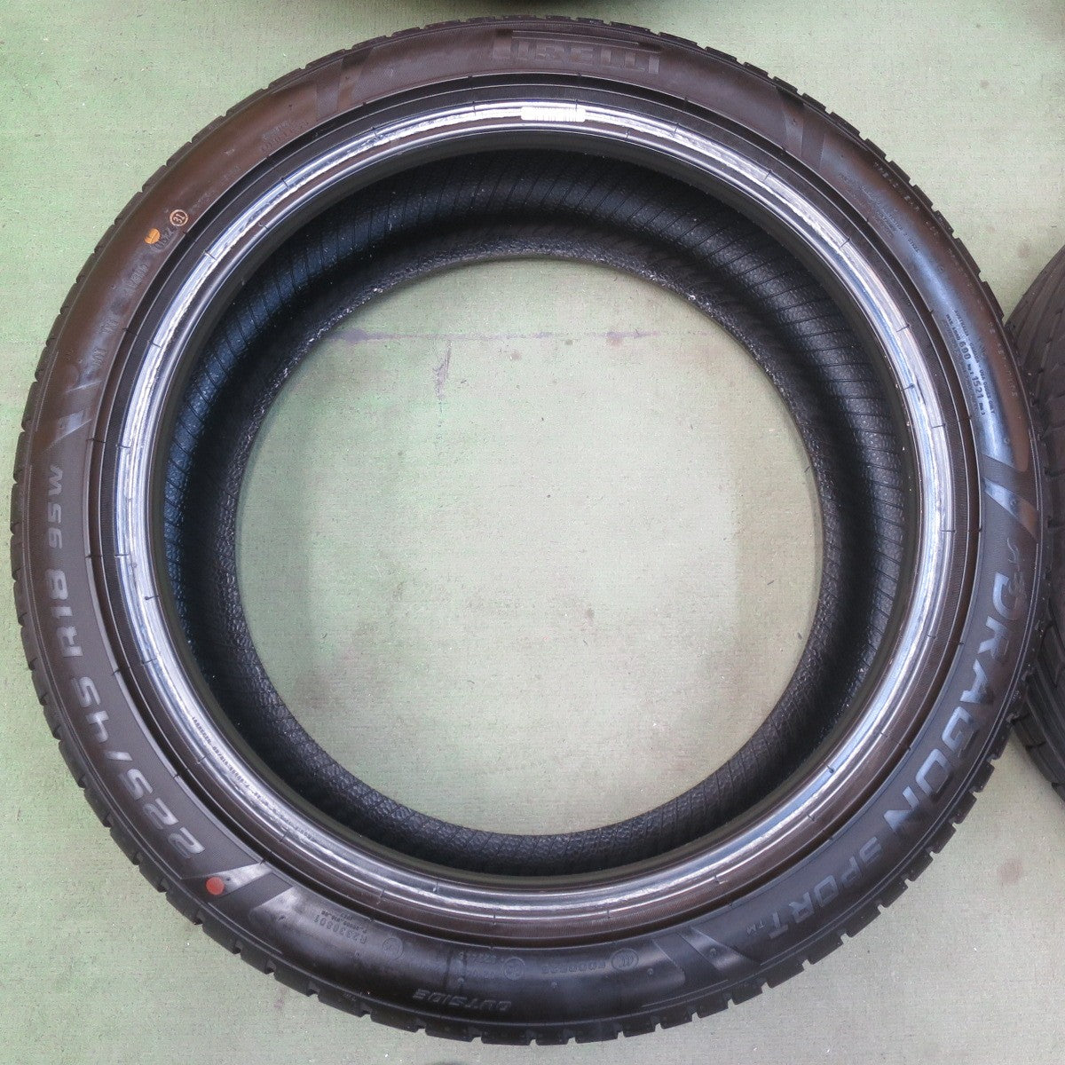 新車外し！24年◎225/45R18 ピレリ ドラゴン スポーツ TM タイヤ 18インチ クラウン レヴォーグ プリウスα 等◎6092515イノタ
