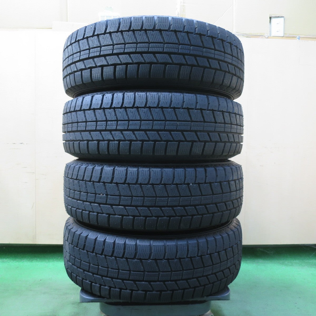 ほぼ未使用！23年！キレイ★プリウス 等 195/65R15 スタッドレス オートバックス ノーストレック N5 LEBEN レーベン 15インチ PCD100/5H★5100702イス