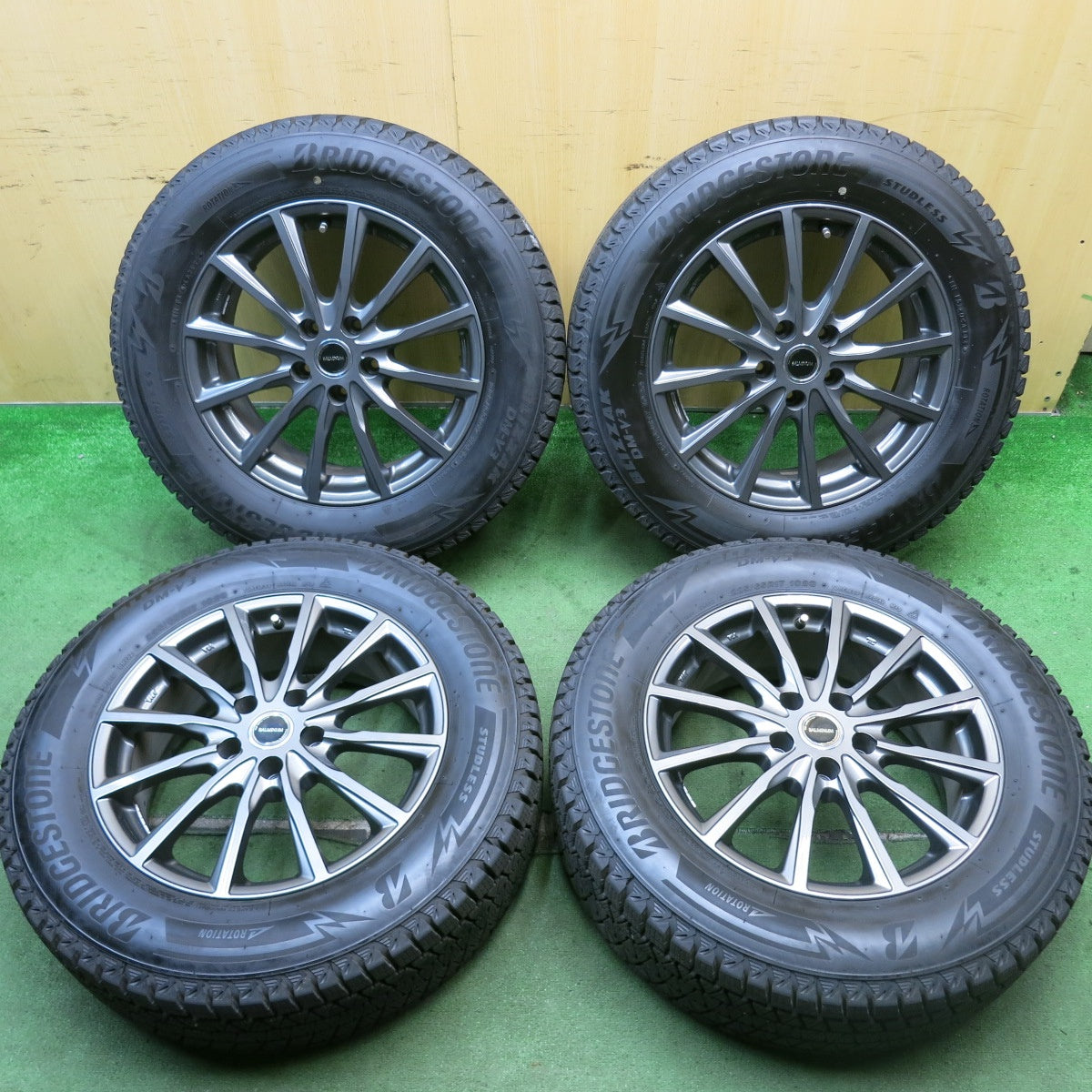 バリ溝！22年！キレイ！9.5分★スタッドレス 225/65R17 ブリヂストン ブリザック DM-V3 BALMINUM バルミナ 17インチ PCD114.3/5H★5081001HAス