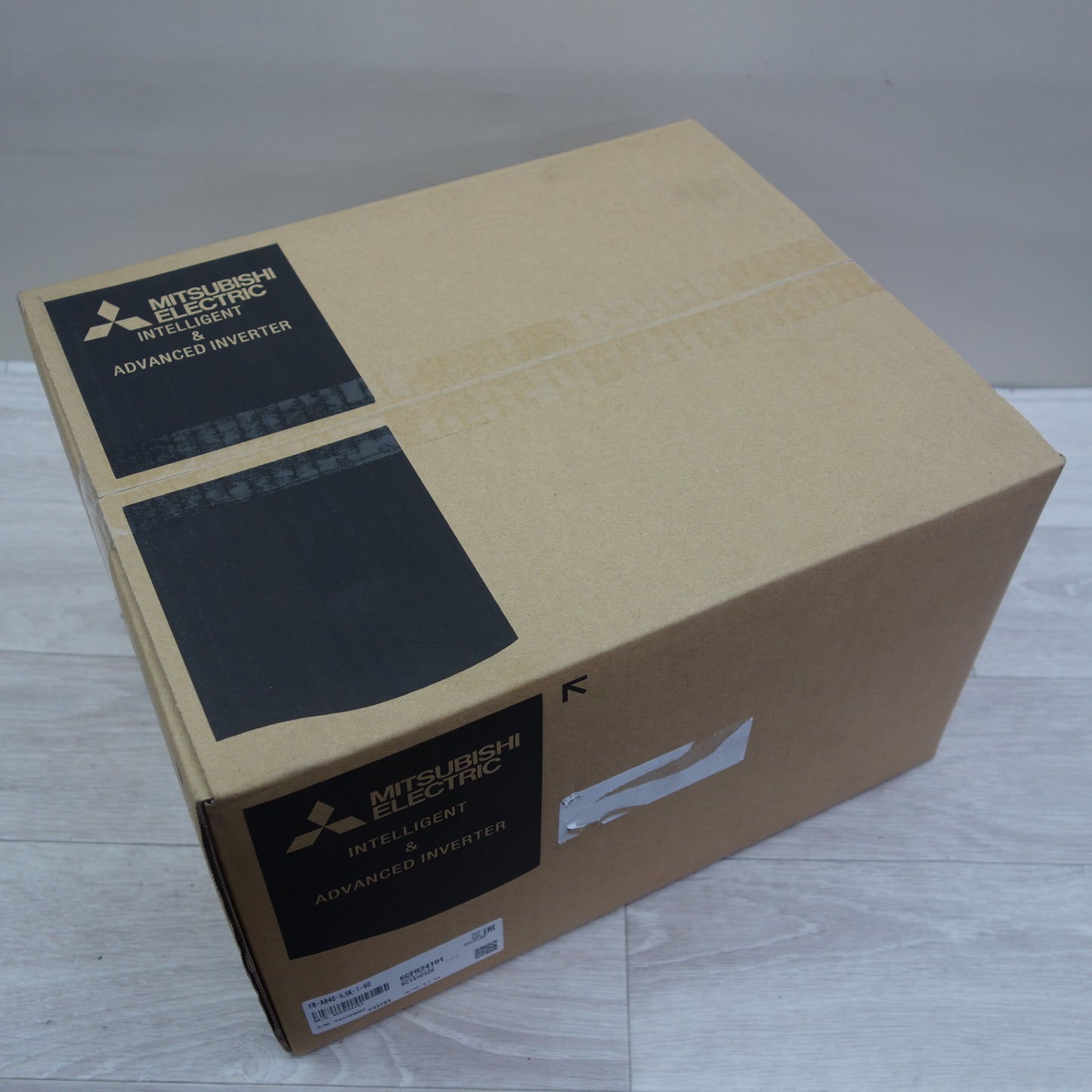 [送料無料] 未使用☆三菱 インバーター FR-A840-5.5K-1-60 高機能・高性能インバータ☆