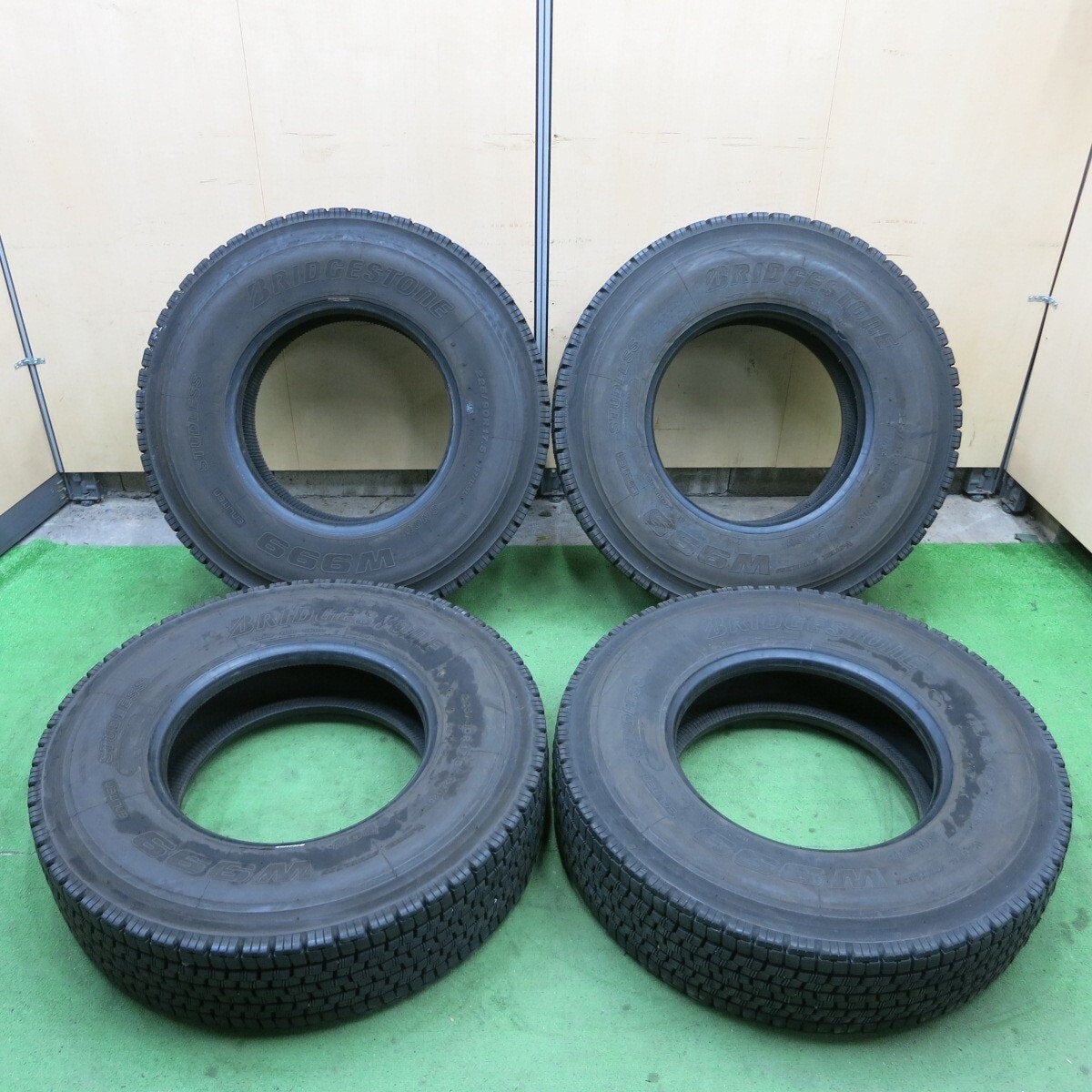 4本価格！23年★トラック タイヤ 225/90R17.5 127/125L スタッドレス ブリヂストン W999 17.5インチ★5031905ナスタ