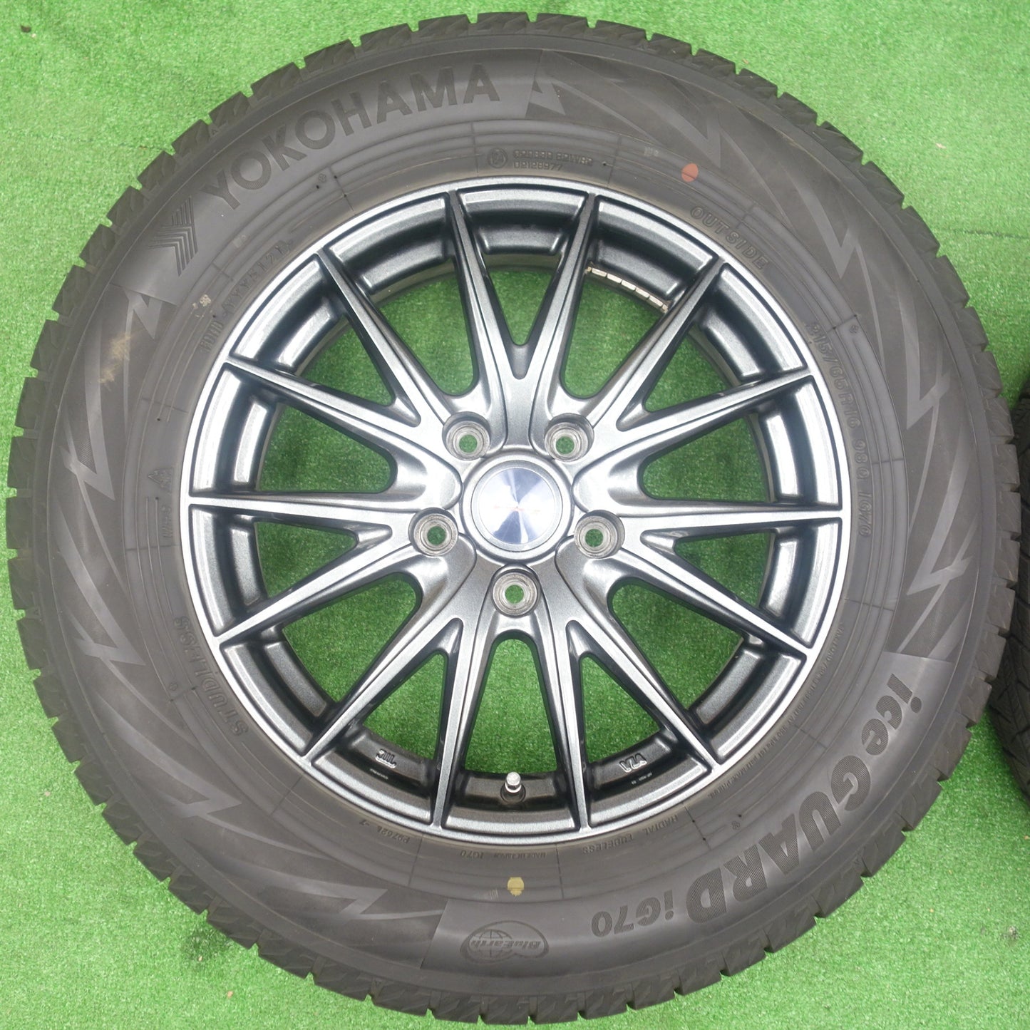 バリ溝！キレイ！9.5分★スタッドレス 215/65R16 ヨコハマ アイスガード iG70 VELVA SPORTZ ヴェルヴァ 16インチ PCD114.3/5H★6011605KTス