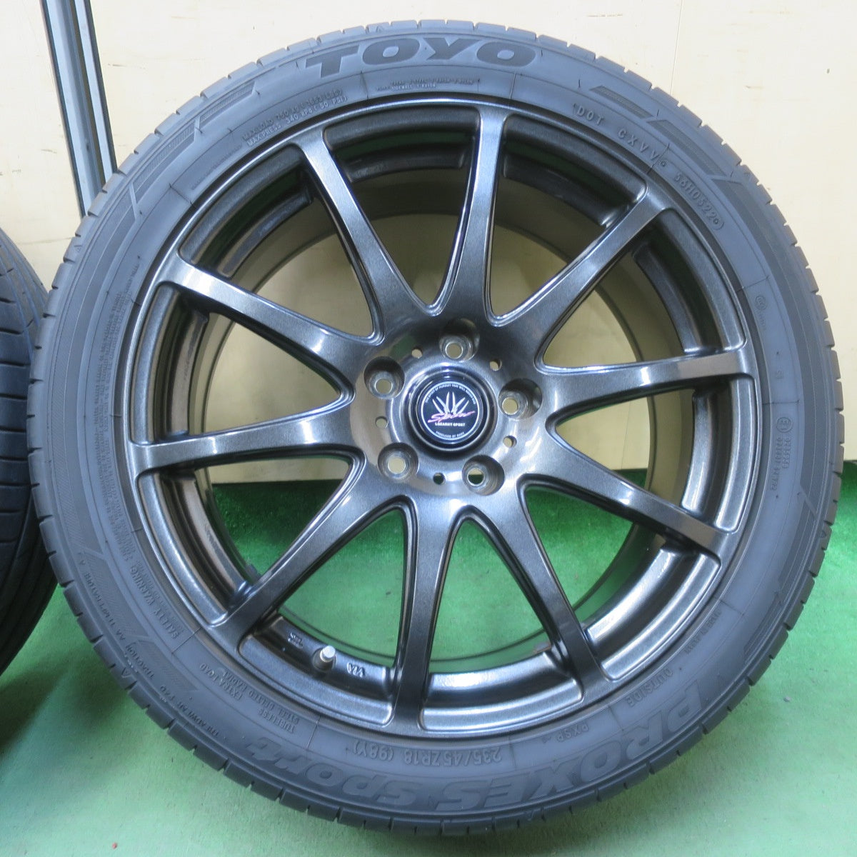 バリ溝！22年！キレイ！8.5分★LOXARNY SPORT 235/45R18 トーヨー プロクセス スポーツ ロクサーニ 18インチ PCD114.3/5H★6043005イノ