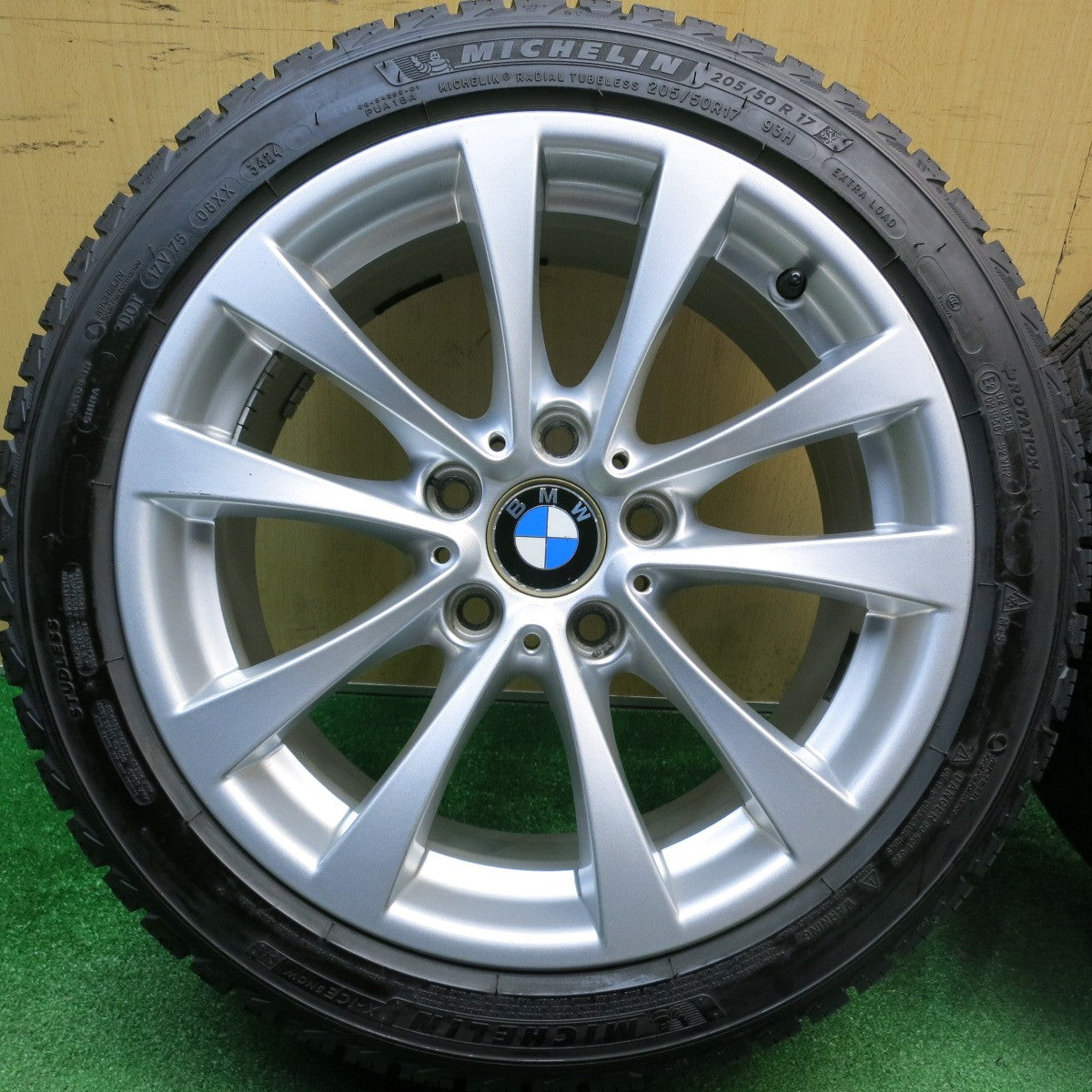 バリ溝！24年！9.5分★BMW 3シリーズ F30 F31 純正 205/50R17 スタッドレス ミシュラン X-ICE SNOW 17インチ PCD120/5H★5121319HAス