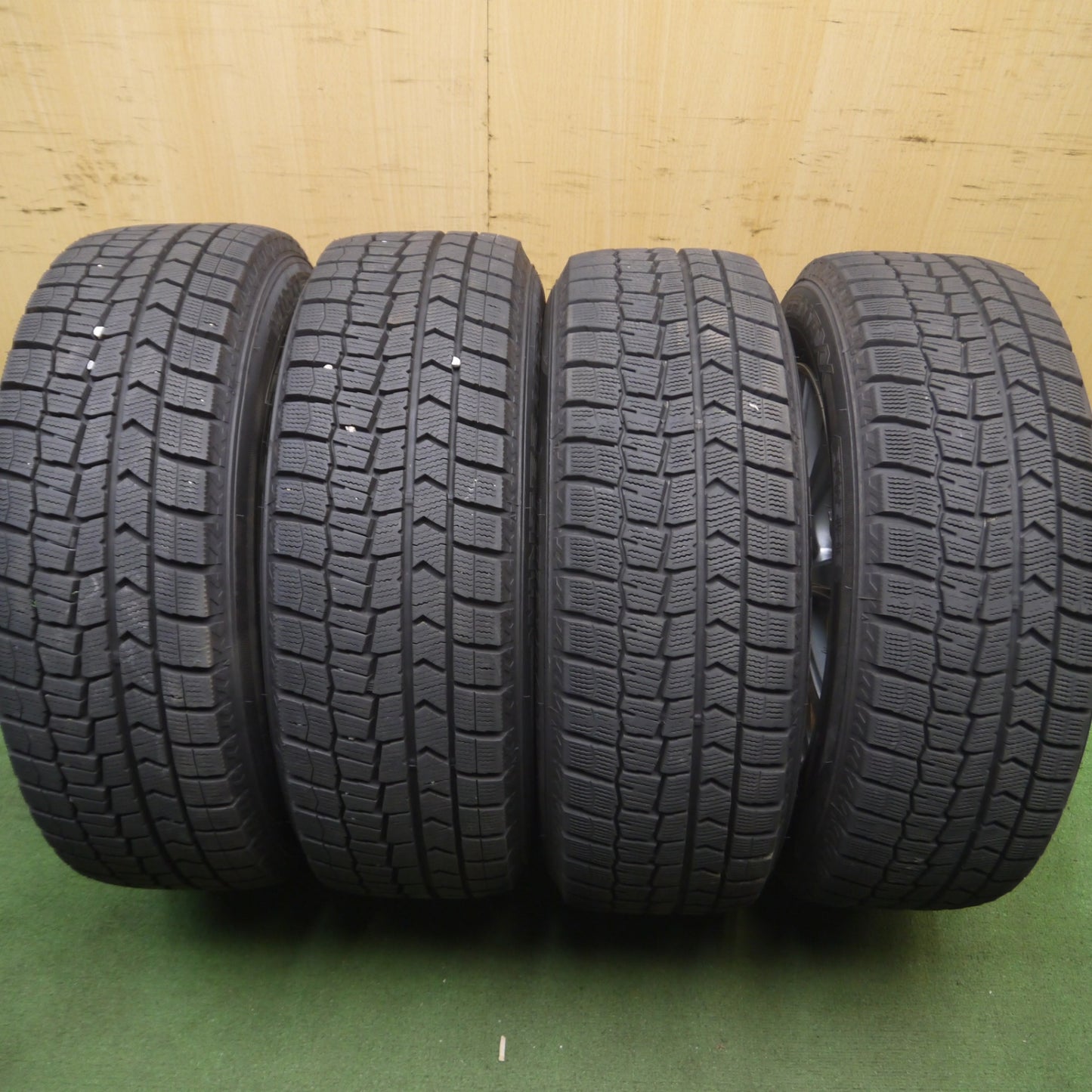 *送料無料* バリ溝！22年！キレイ！9.5分以上★プリウス等 195/65R15 スタッドレス ダンロップ ウインターマックス WM02 AZ SPORTS 15インチ PCD100/5H★4061703Hス