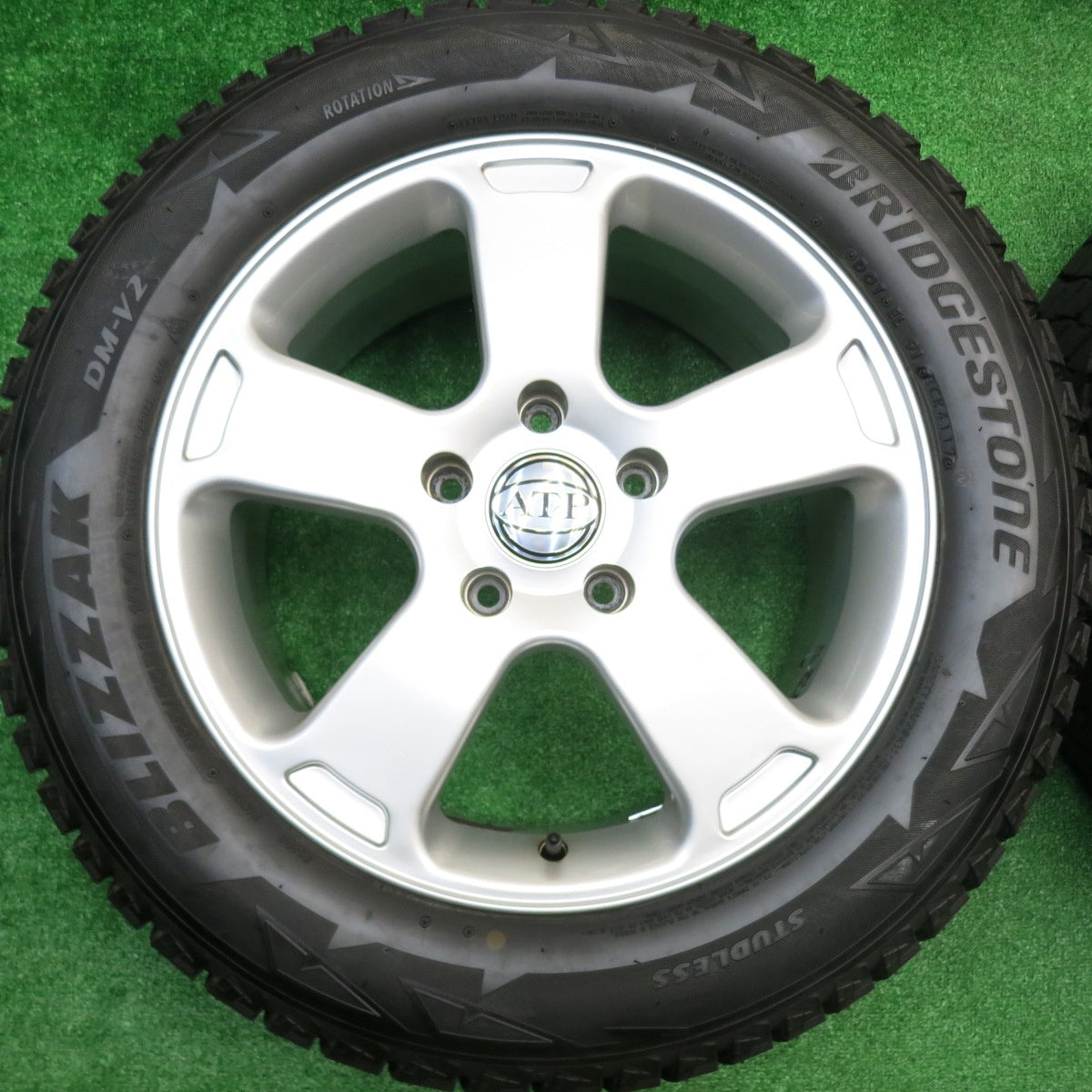 ほぼ未使用！キレイ★VW トゥアレグ ポルシェ カイエン 等 ATP 255/55R18 スタッドレス ブリヂストン ブリザック DM-V2 18インチ PCD130/5H★5101201HAス