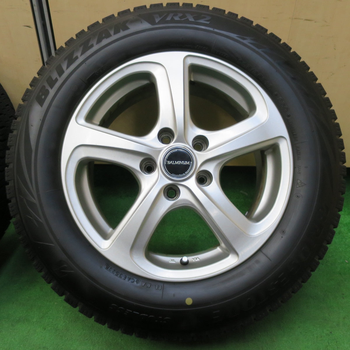 *送料無料* バリ溝！22年！キレイ！9分★スタッドレス 205/65R16 ブリヂストン ブリザック VRX2 BALMINUM バルミナ 16インチ PCD114.3/5H★4080501イス