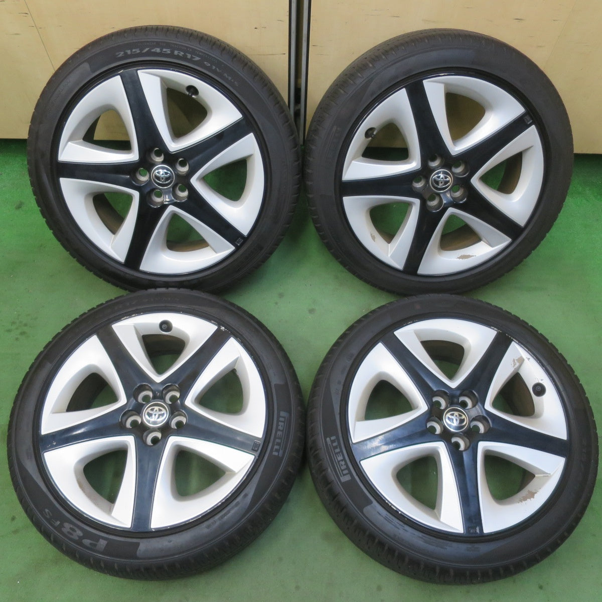 バリ溝！24年！9.5分★トヨタ 50系 プリウス ツーリング 純正 215/45R17 ピレリ P8 FS 17インチ PCD100/5H★6022504イノ