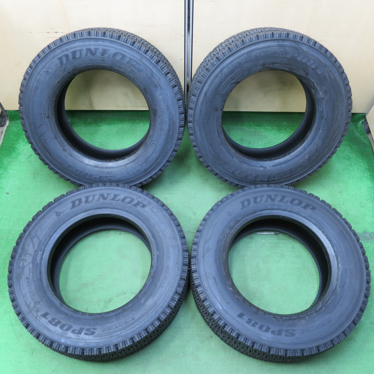 [送料無料] 未使用！24年★トラック タイヤ 245/70R19.5 136/134J スタッドレス ダンロップ デクテス SP081 DECTES 19.5インチ★4111806イスタ