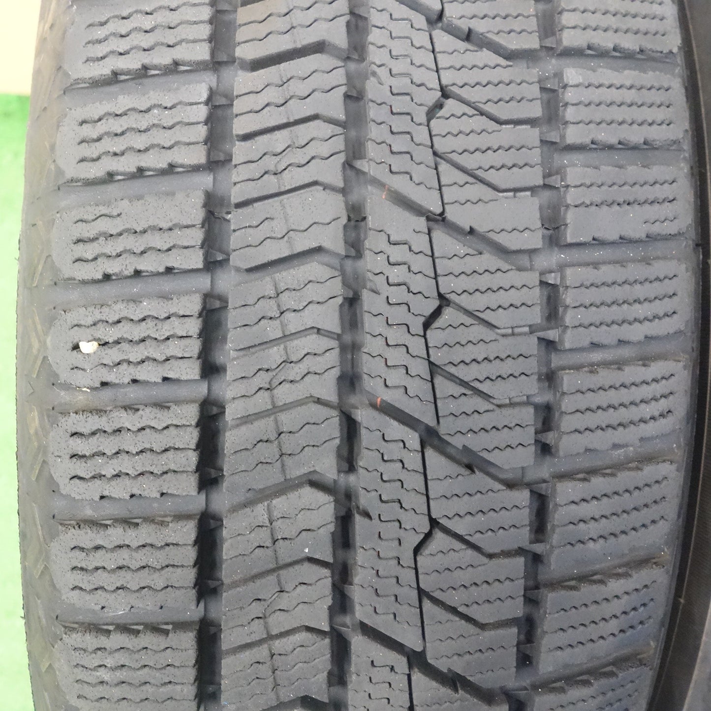 バリ溝！24年！キレイ！9.5分★スタッドレス 195/65R15 トーヨー オブザーブ GIZ2 VELVA SPORTZ ヴェルヴァ 15インチ PCD114.3/5H★6042402KTス