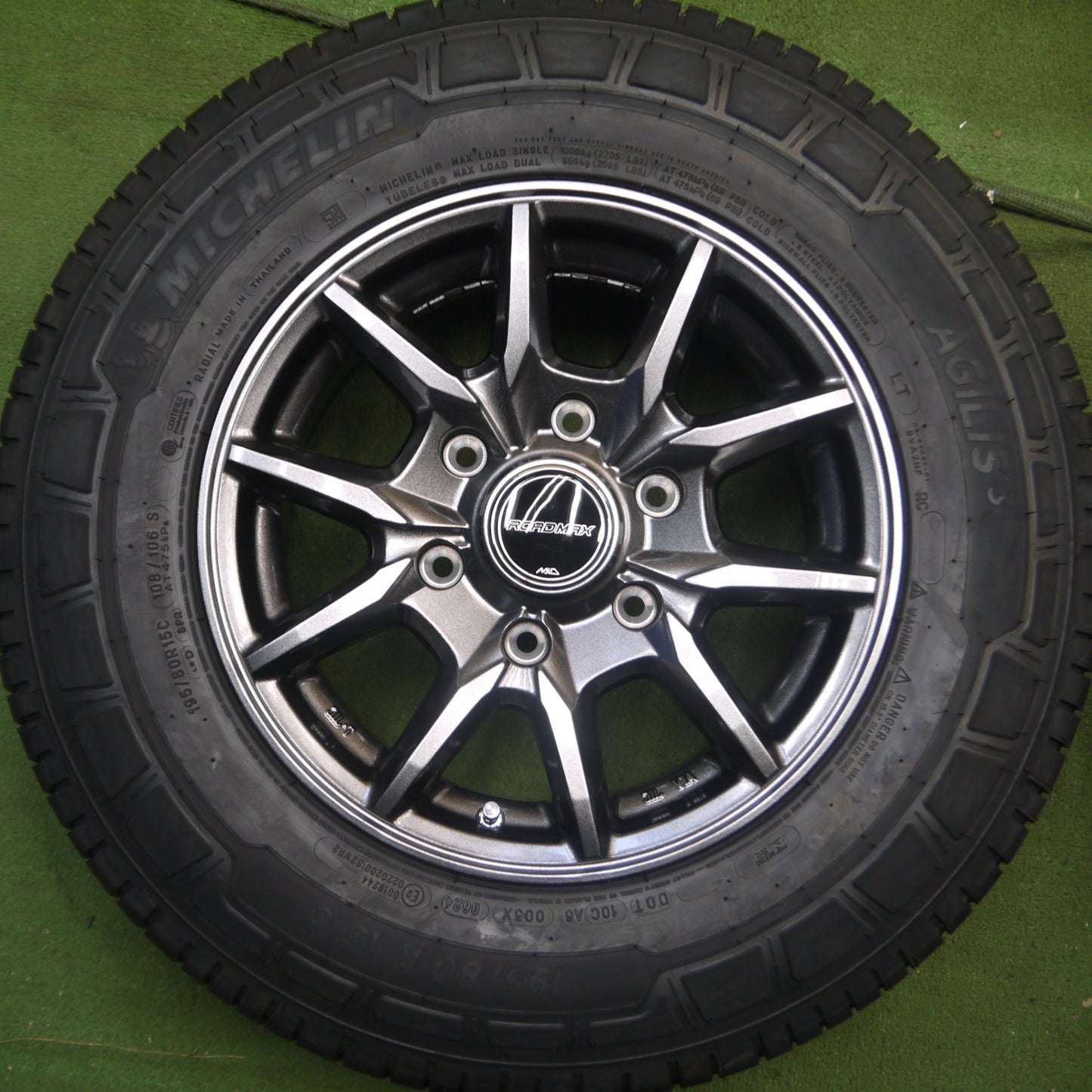 *送料無料* 未使用！24年★ハイエース等 ROADMAX MiD 195/80R15 ミシュラン AGILIS3 ロードマックス 15インチ PCD139.7/6H★4061407Hノ