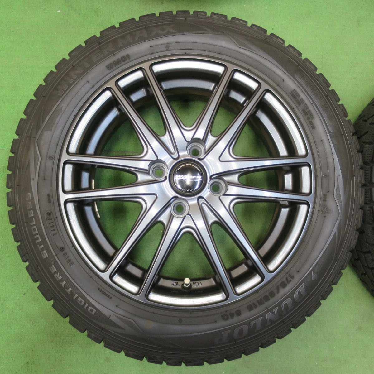 [送料無料] バリ溝！キレイ！9.5分★スタッドレス 175/65R15 ダンロップ ウインターマックス WM01 WAREN ヴァーレン 15インチ PCD100/4H★5032801イス