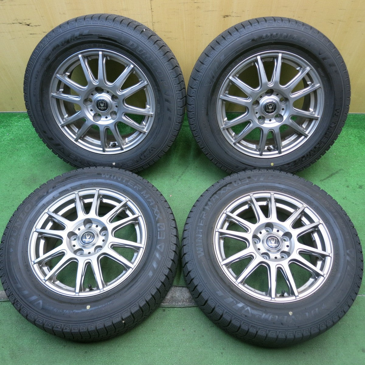 バリ溝！22年！キレイ！9.5分★スタッドレス 195/65R15 ダンロップ ウインターマックス 03 INVERNO 15インチ PCD114.3/5H★5082304HAス