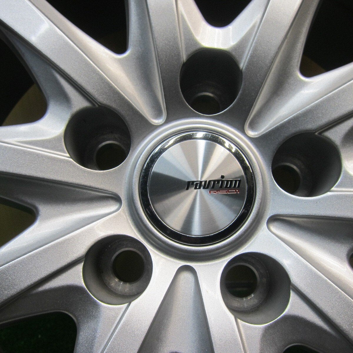 バリ溝！キレイ！9.5分以上★スタッドレス 225/65R17 グッドイヤー アイスナビ SUV ravrion RS01 ラブリオン 17インチ PCD114.3/5H★5031406TNス