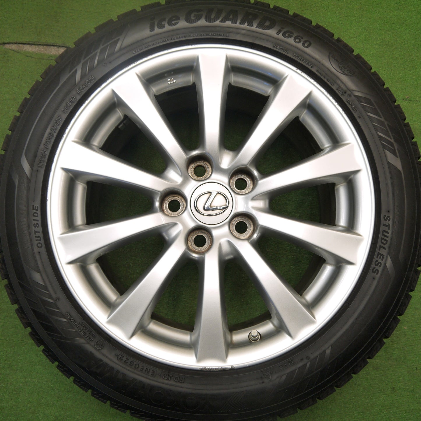 [送料無料] バリ溝！22年！9.5分★レクサス IS バージョンL 純正 225/50R17 スタッドレス ヨコハマ アイスガード iG60 17インチ PCD114.3/5H★5040403Hス