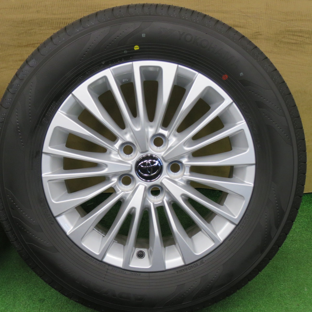 新車外し！26年★トヨタ 40系 アルファード ヴェルファイア 純正 225/65R17 ヨコハマ アドバン V03 17インチ PCD120/5H★6022301NKノ