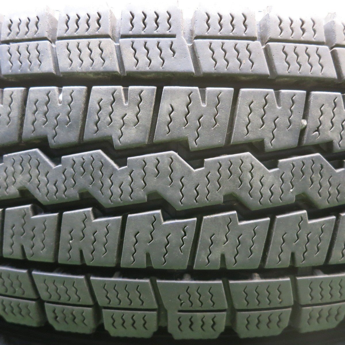 バリ溝！9.5分◎スタッドレス 165/80R14 97/95N ダンロップ ウインターマックス SV01 タイヤ 14インチ バネット タウンエース 等◎6101508HAスタ