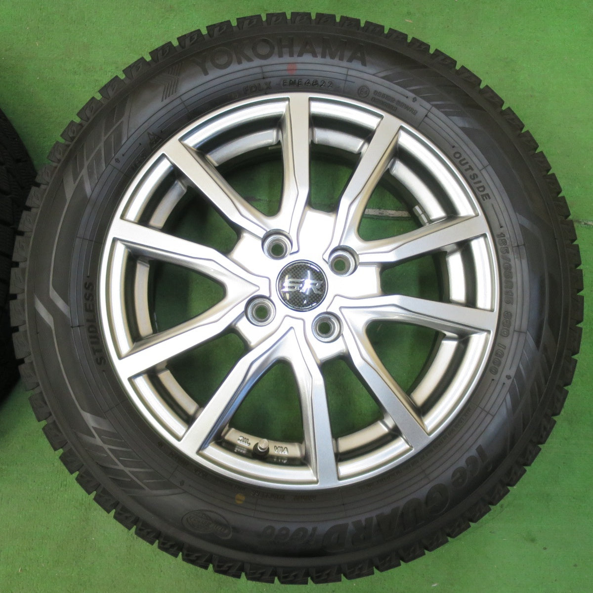 [送料無料] バリ溝！22年！キレイ！9.5分★スタッドレス 185/65R15 ヨコハマ アイスガード iG60 STRANGER ストレンジャー 15インチ PCD100/4H★4110808イス