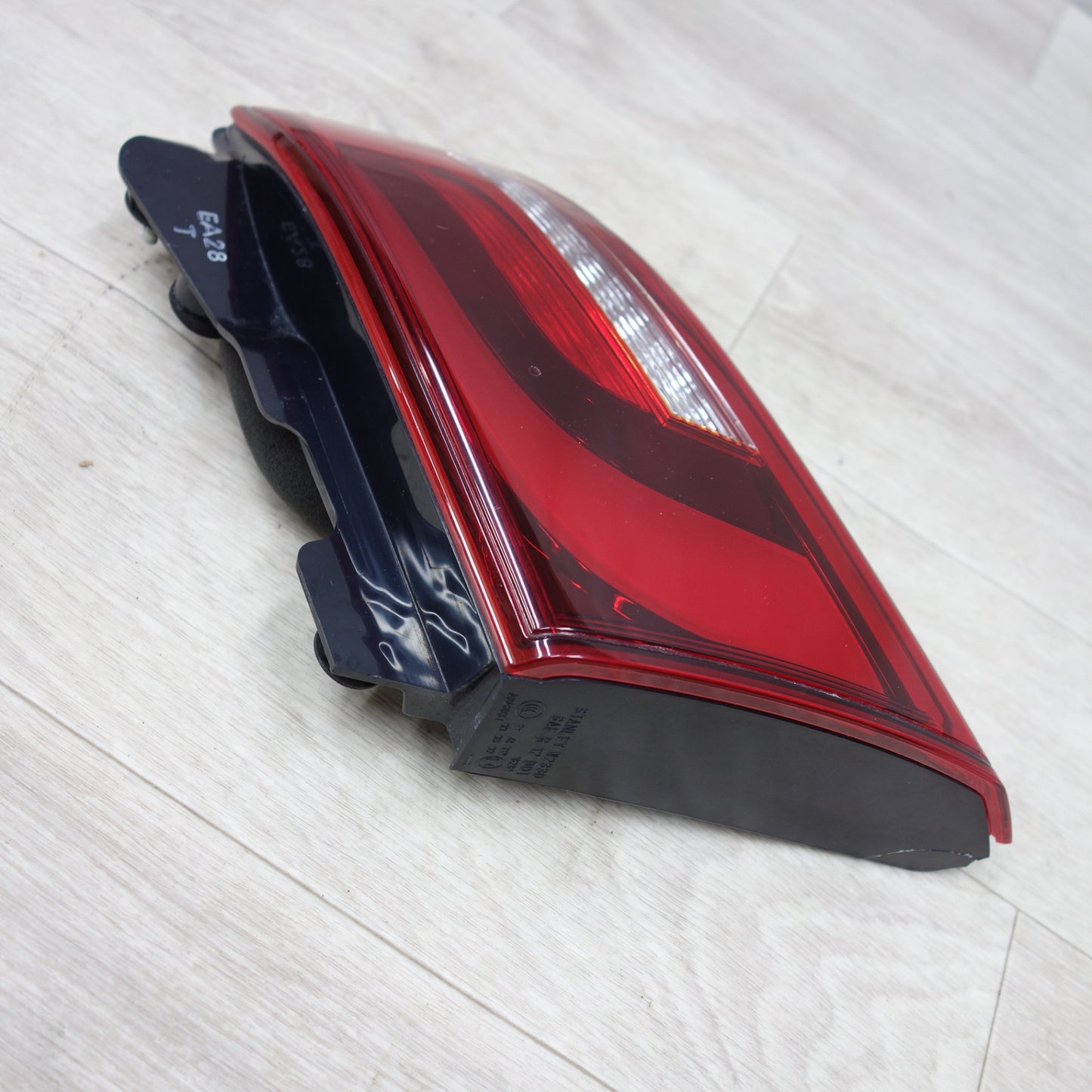 [送料無料] ◆日産 フーガ Y51 純正 テール ランプ ライト 右側 内側 STANLEY W2330◆