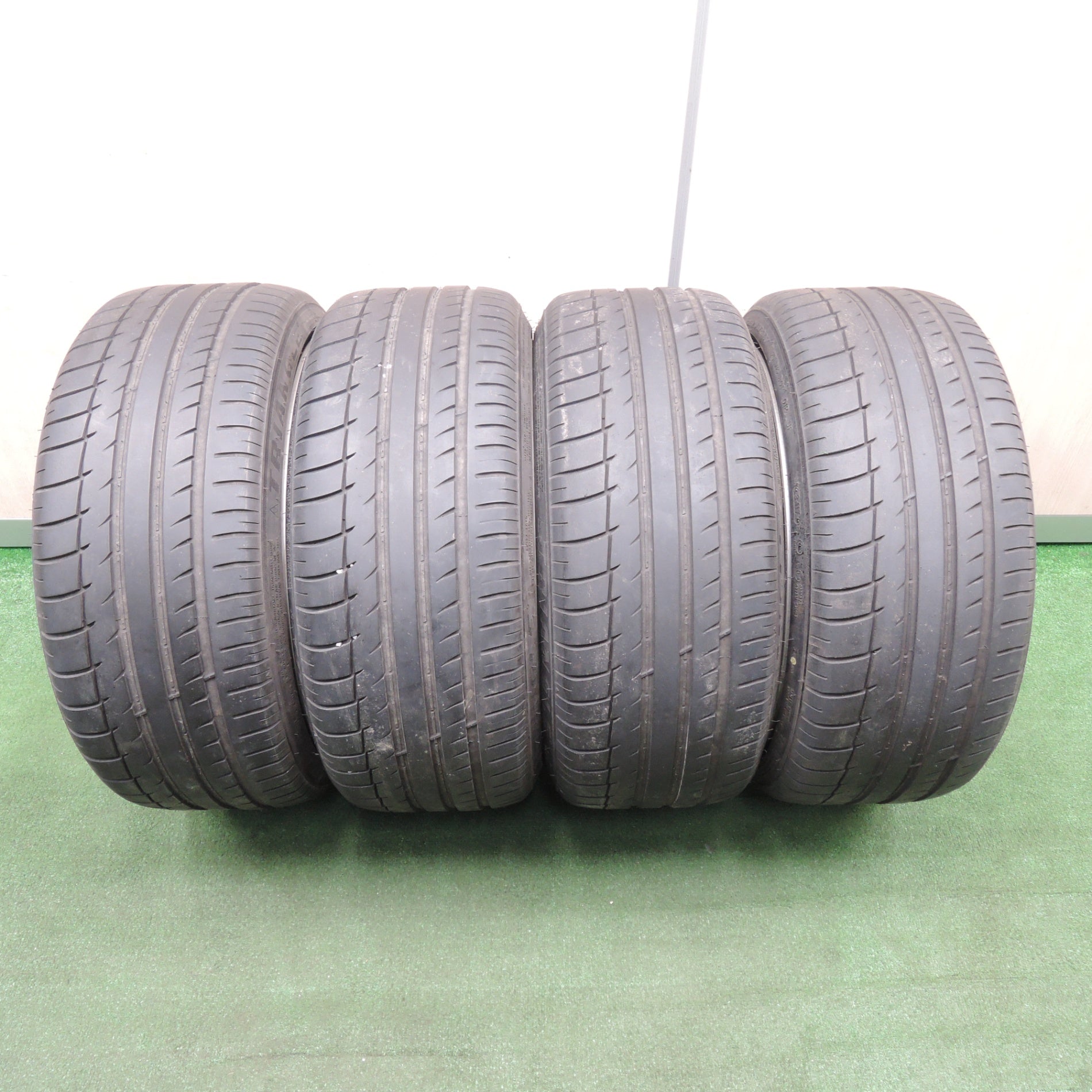 送料無料* 4本価格☆ベントレー 純正 245/35R19 トライアングル