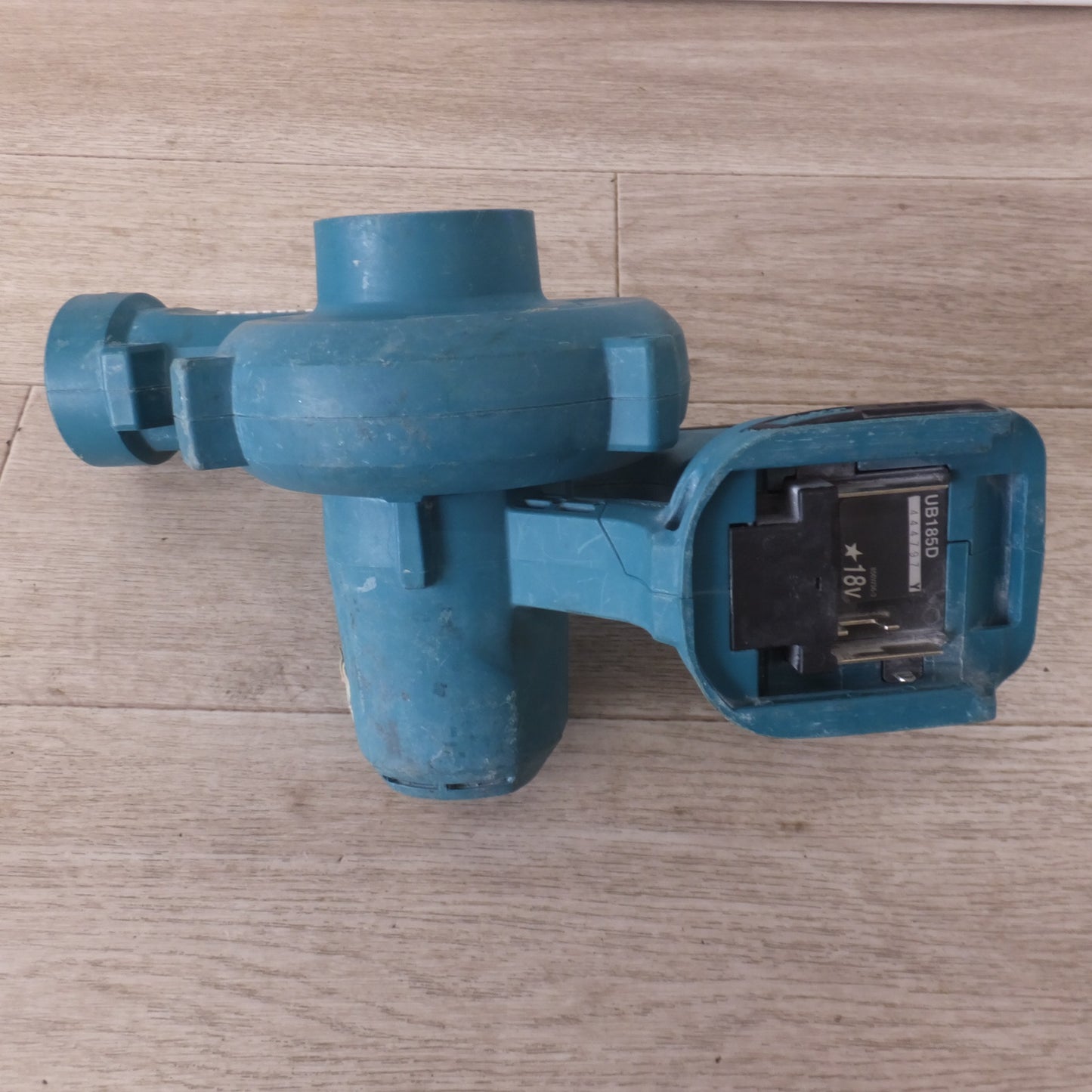 [送料無料] ★マキタ makita 充電式ブロワ UB185D 18V 本体のみ★