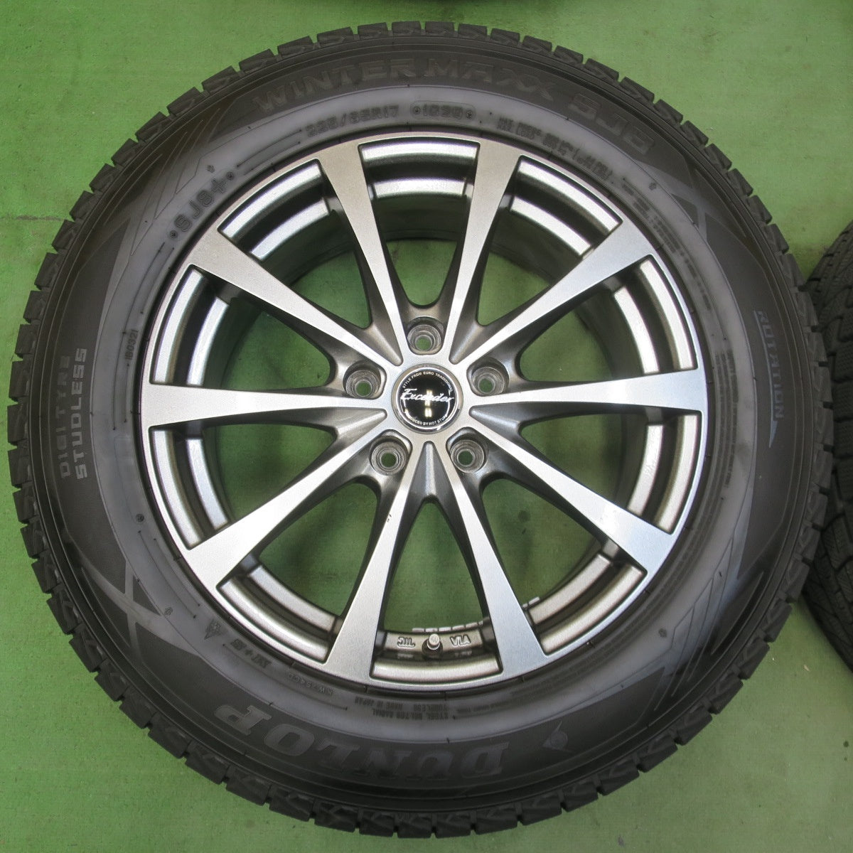 バリ溝！キレイ！9分★スタッドレス 225/65R17 ダンロップ ウインターマックス SJ8 SJ8+ Exceeder エクシーダー 17インチ PCD114.3/5H★5123102イス