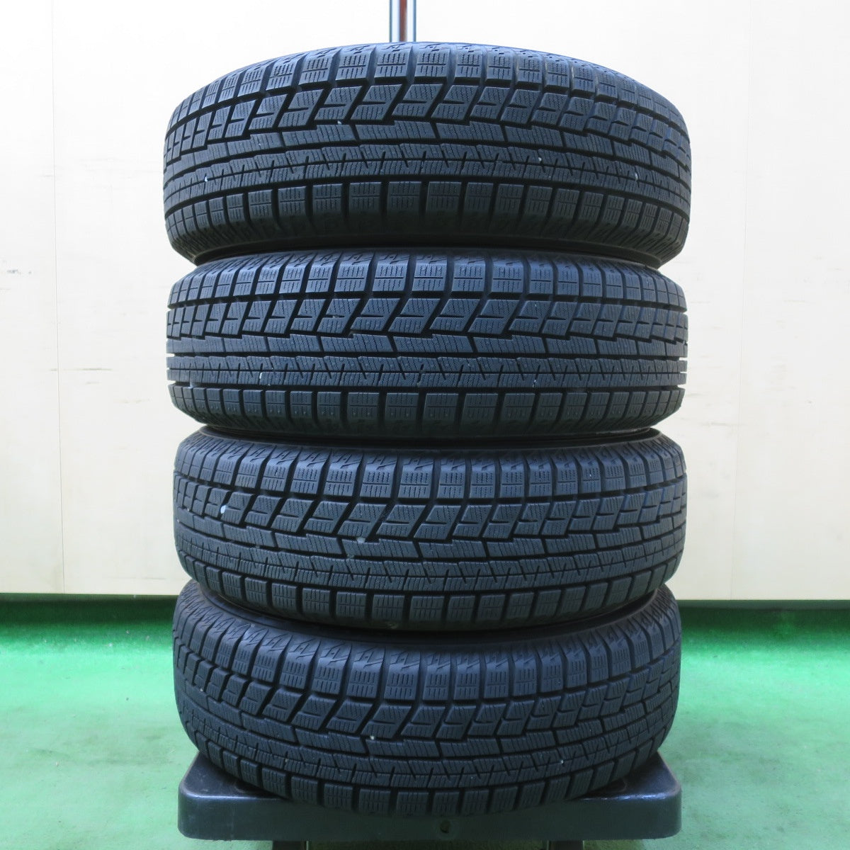 [送料無料] 超バリ溝！ほぼ10分★ダイハツ ミラ ムーヴ ハイゼット 等 純正 スチール 155/65R13 スタッドレス ヨコハマ アイスガード iG60 13インチ PCD100/4H★5031206イス