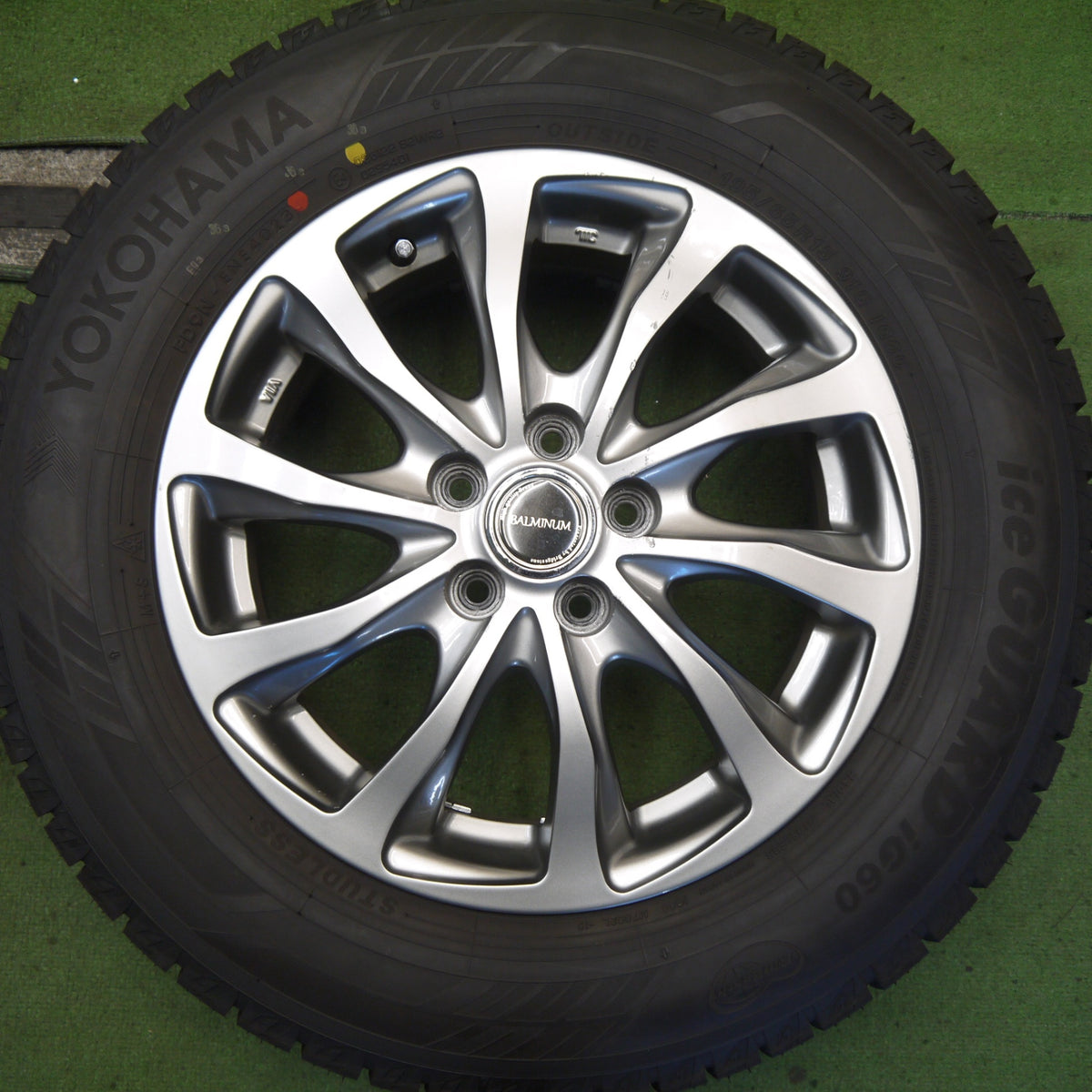 ほぼ未使用！23年◎プリウス 等 195/65R15 スタッドレス ヨコハマ アイスガード iG60 BALMINUM TR10 バルミナ 15インチ PCD100/5H◎6082504Hス