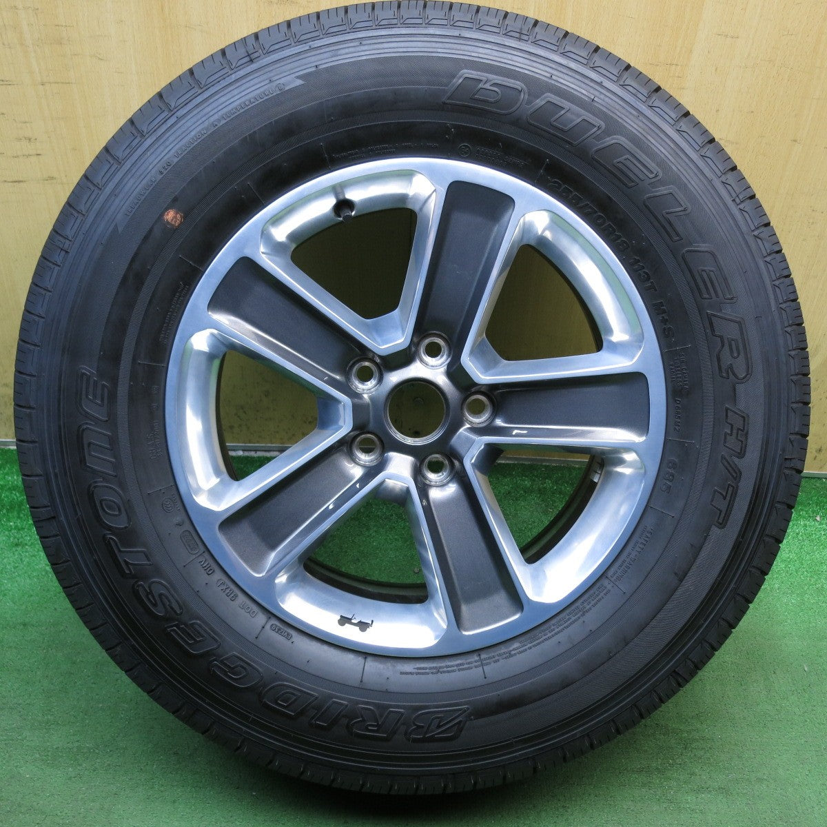 新車外し！22年！1本◎JEEP ジープ JL ラングラー アンリミテッド サハラ 純正 255/70R18 ブリヂストン デューラー H/T 685 スペア 18インチ PCD127/5H◎6091106KKノ
