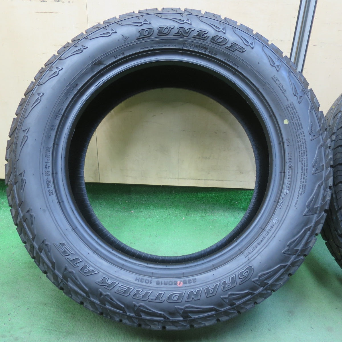 新車外し！25年★235/60R18 ダンロップ グラントレック AT5 タイヤ 18インチ レクサス RX NX ハリアー RAV4 CX-5 等★6033006イノタ