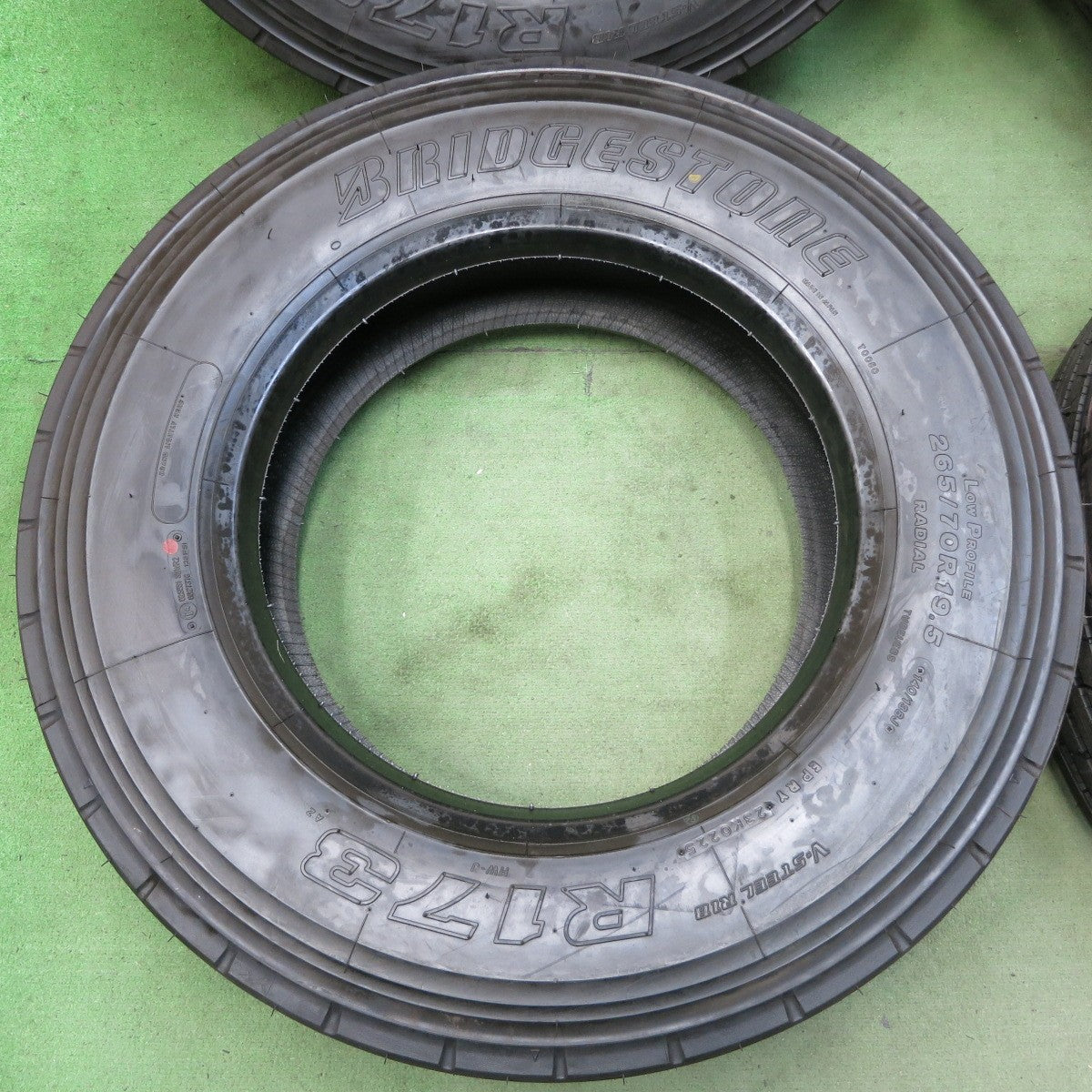 新車外し！25年★トラック タイヤ 265/70R19.5 140/138J ブリヂストン R173 19.5インチ★5100703ナノタ