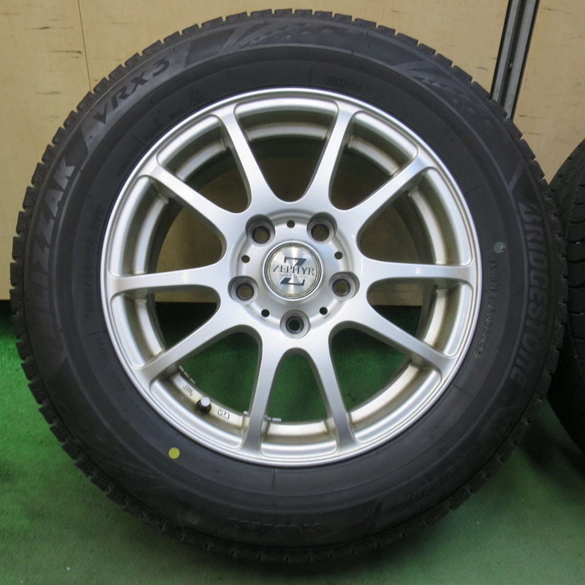 バリ溝！24年！9.5分★スタッドレス 195/65R15 ブリヂストン ブリザック VRX3 ZEPHYR ゼファー 15インチ PCD114.3/5H★5110407イス