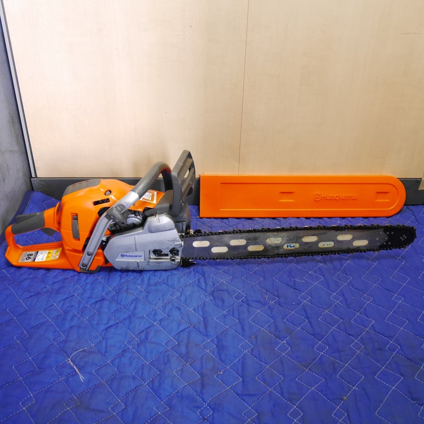 [送料無料] キレイ☆Husqvarna ハスクバーナ エンジン チェーンソー 560XP チェンソー 切断機 ガイドバー 約57cm①☆