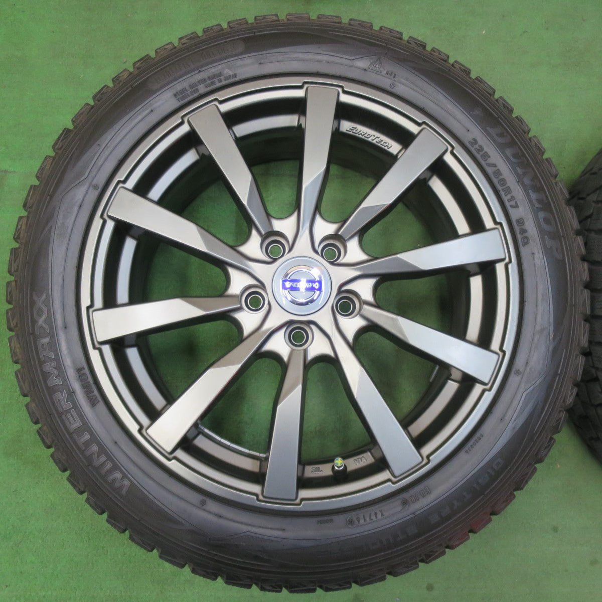 [送料無料] バリ溝！キレイ！9分★ボルボ 等 EUROTECH 225/50R17 スタッドレス ダンロップ ウインターマックス WM01 ユーロテック 17インチ PCD108/5H★5012512イス