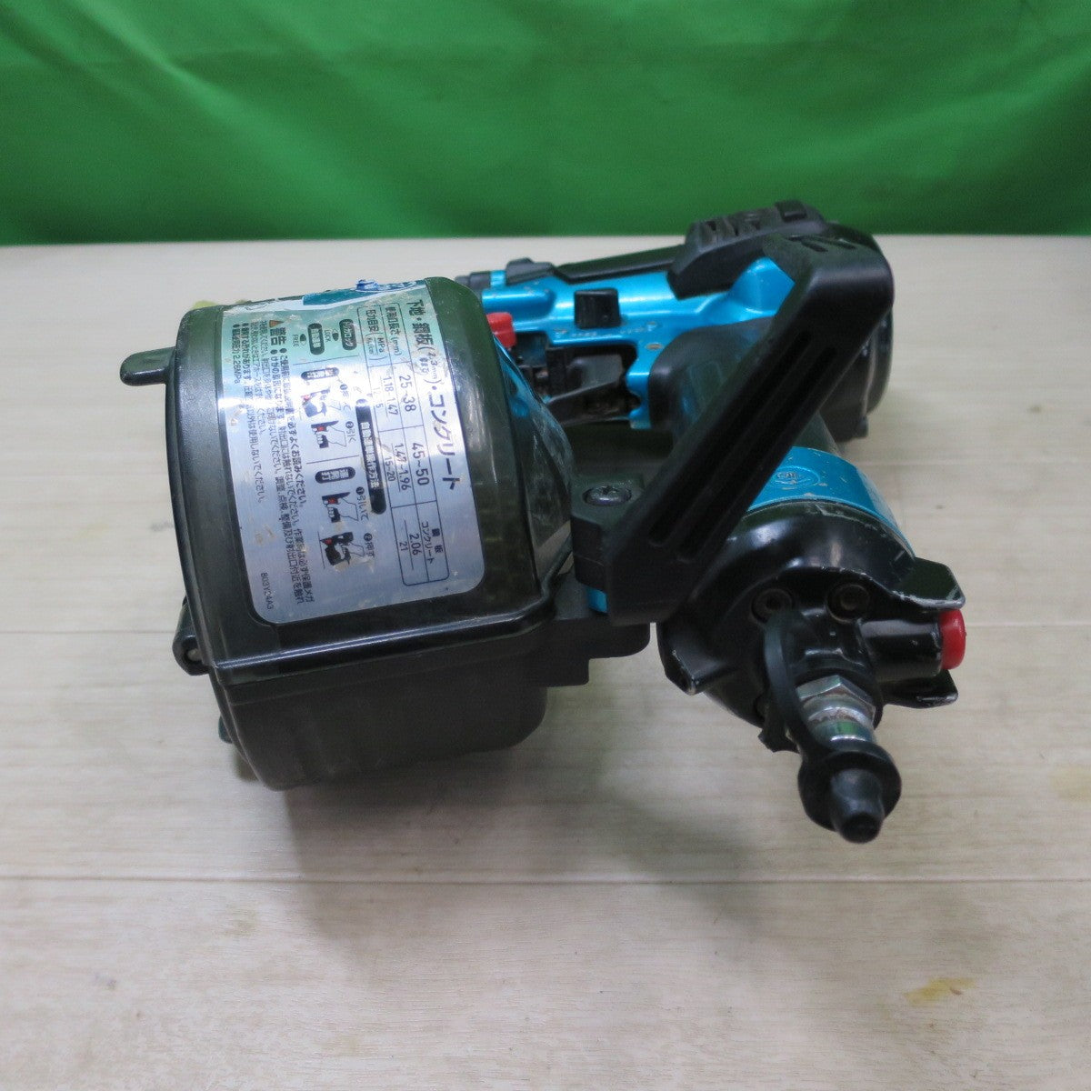 [送料無料] ☆マキタ 50mm 高圧 エア 釘打 AN533HM エアー ツール 工具 釘 打ち 機 青 ブルー makita☆