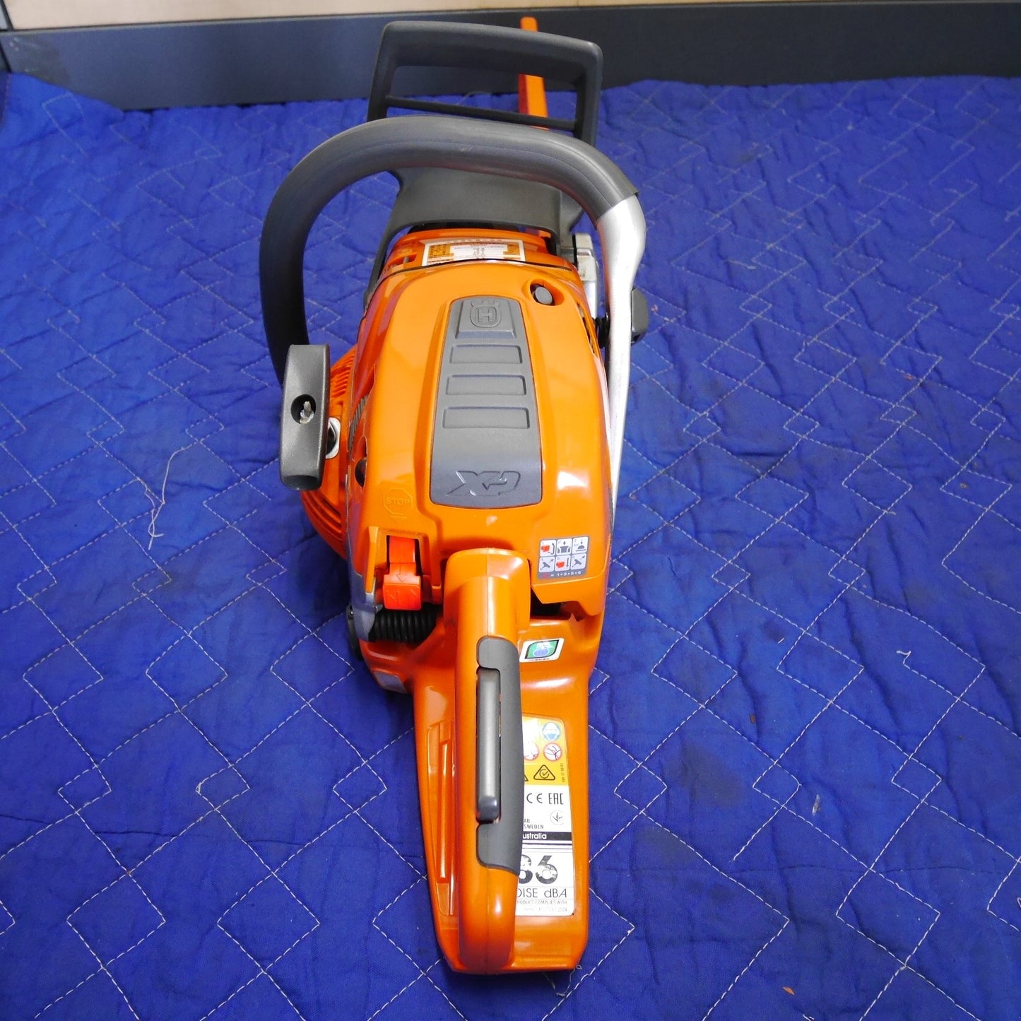 [送料無料] キレイ☆Husqvarna ハスクバーナ エンジン チェーンソー 560XP チェンソー 切断機 ガイドバー 約44cm②☆