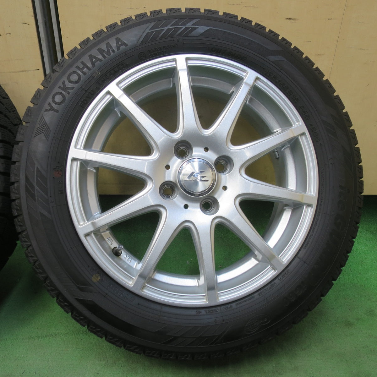 バリ溝！22年！キレイ！9.5分以上★スタッドレス 175/65R15 ヨコハマ アイスガード iG60 KRAITⅡ クレイト2 15インチ PCD100/4H★6031206イス