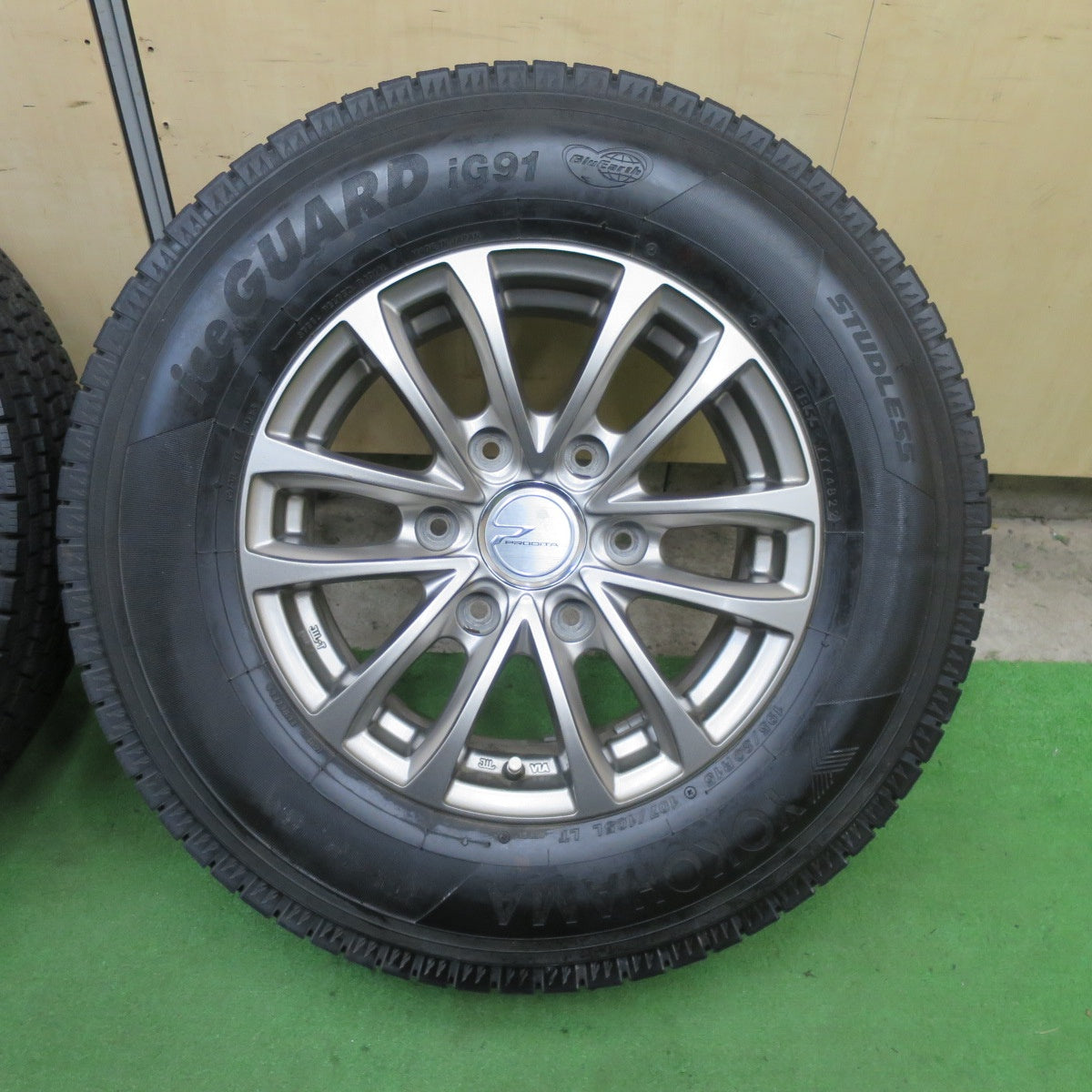 バリ溝！22年！キレイ！9.5分★スタッドレス 195/80R15 107/105L ヨコハマ アイスガード iG91 PRODITA HC プロディータ 15インチ PCD139.7/6H★6022501TTス