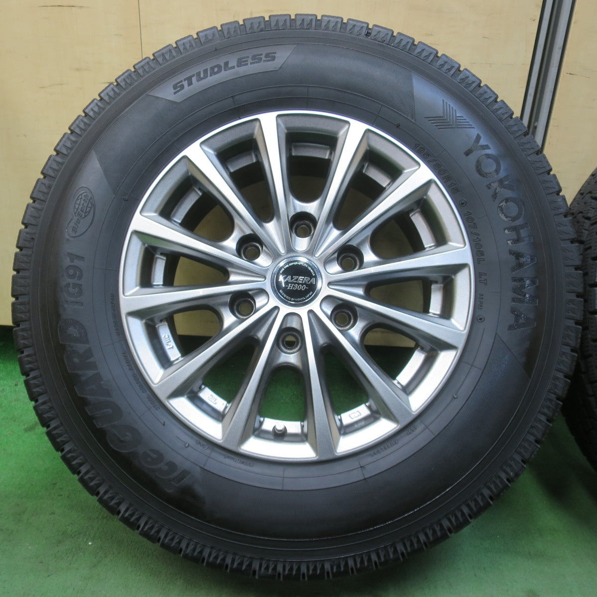 バリ溝！キレイ！9.5分★スタッドレス 195/80R15 107/105L ヨコハマ アイスガード iG91 KAZERA H300 MONZA カゼラ 15インチ PCD139.7/6H★6021011イス