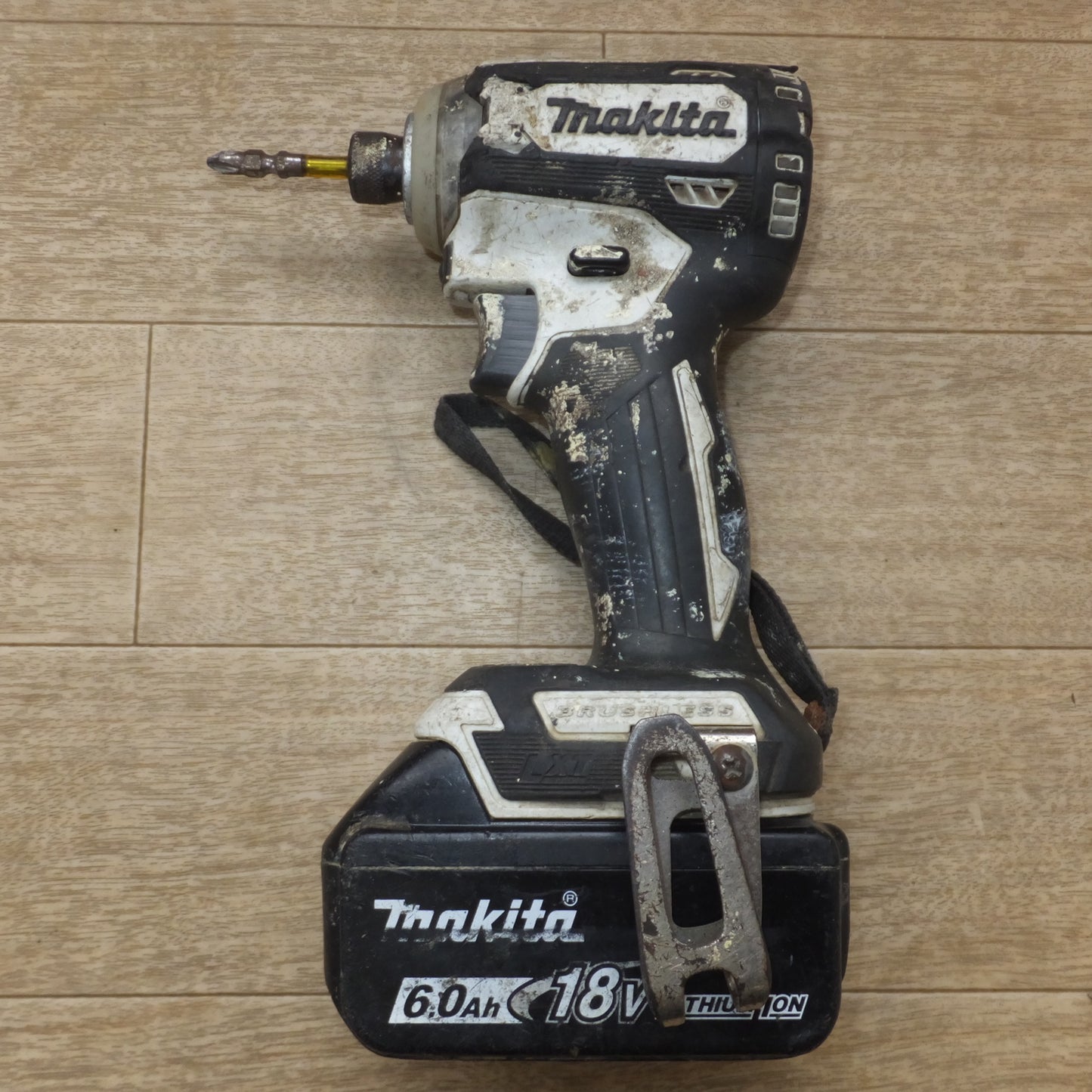 [送料無料] ★マキタ makita 充電式インパクトドライバ TD171D　バッテリ BL1860B 2点　急速充電器 DC18RF　セット★