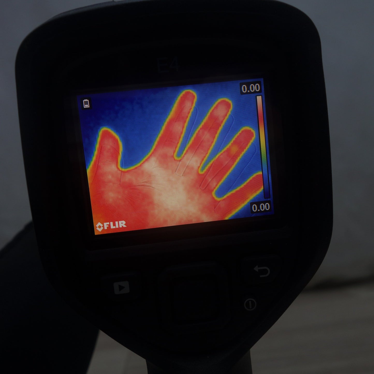 [送料無料] キレイ◆FLIR 携帯用小形熱画像カメラ 赤外線 サーモグラフィ CPA-E4 CHINO  チノー フリアー ハードケース付 計測器 測定器◆