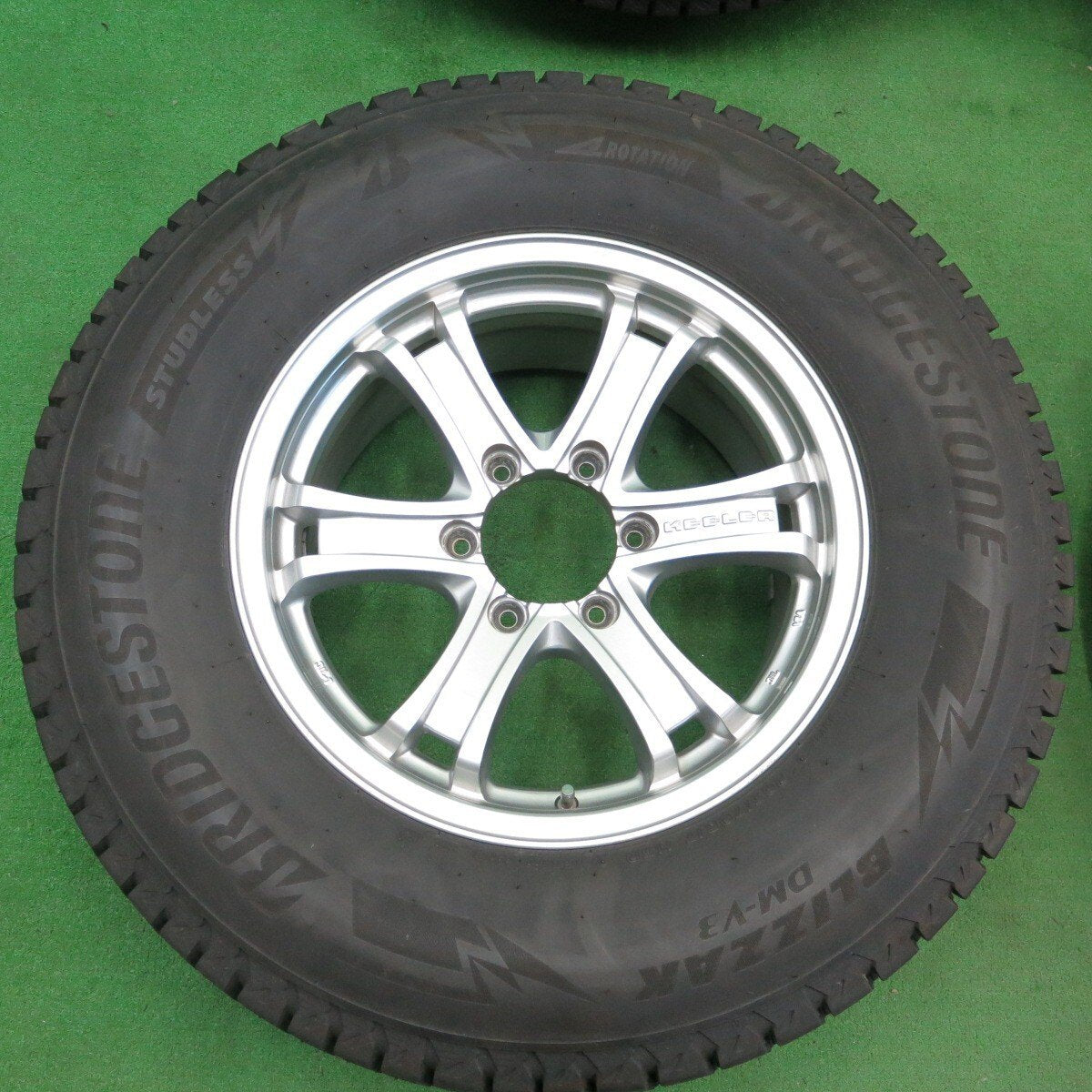 バリ溝！22年！キレイ！9.5分★KEELER 265/70R17 スタッドレス ブリヂストン ブリザック DM-V3 17インチ キーラー PCD139.7/6H★4051402ナス