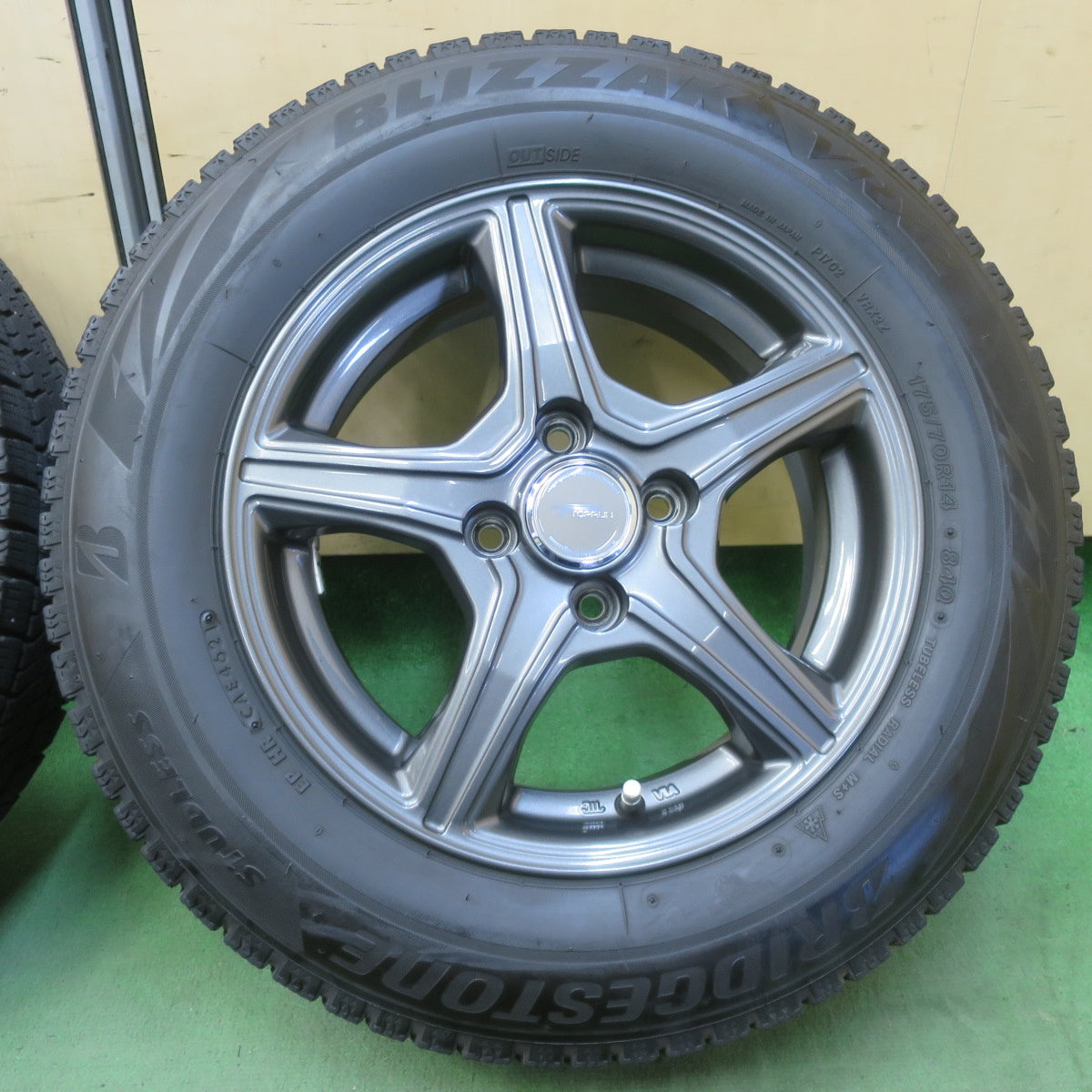 キレイ★スタッドレス 175/70R14 ブリヂストン ブリザック VRX2 TOPRUN トップラン 14インチ PCD100/4H★6052509イス