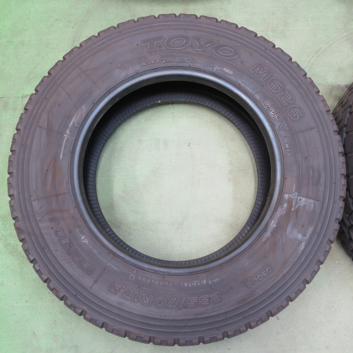 バリ溝！24年！9分★トラック 高荷重 トレーラー 等 タイヤ 235/70R17.5 136/134J トーヨー M626 オールシーズン ミックス 17.5インチ★6072906イスタ