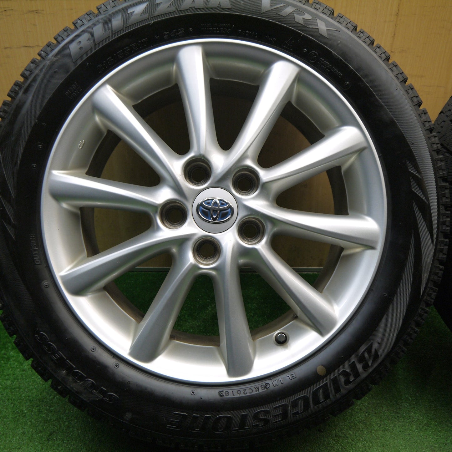バリ溝！キレイ！9.5分★トヨタ 50系 エスティマ アエラス 純正 215/55R17 スタッドレス ブリヂストン ブリザック VRX 17インチ PCD114.3/5H★5121003Hス