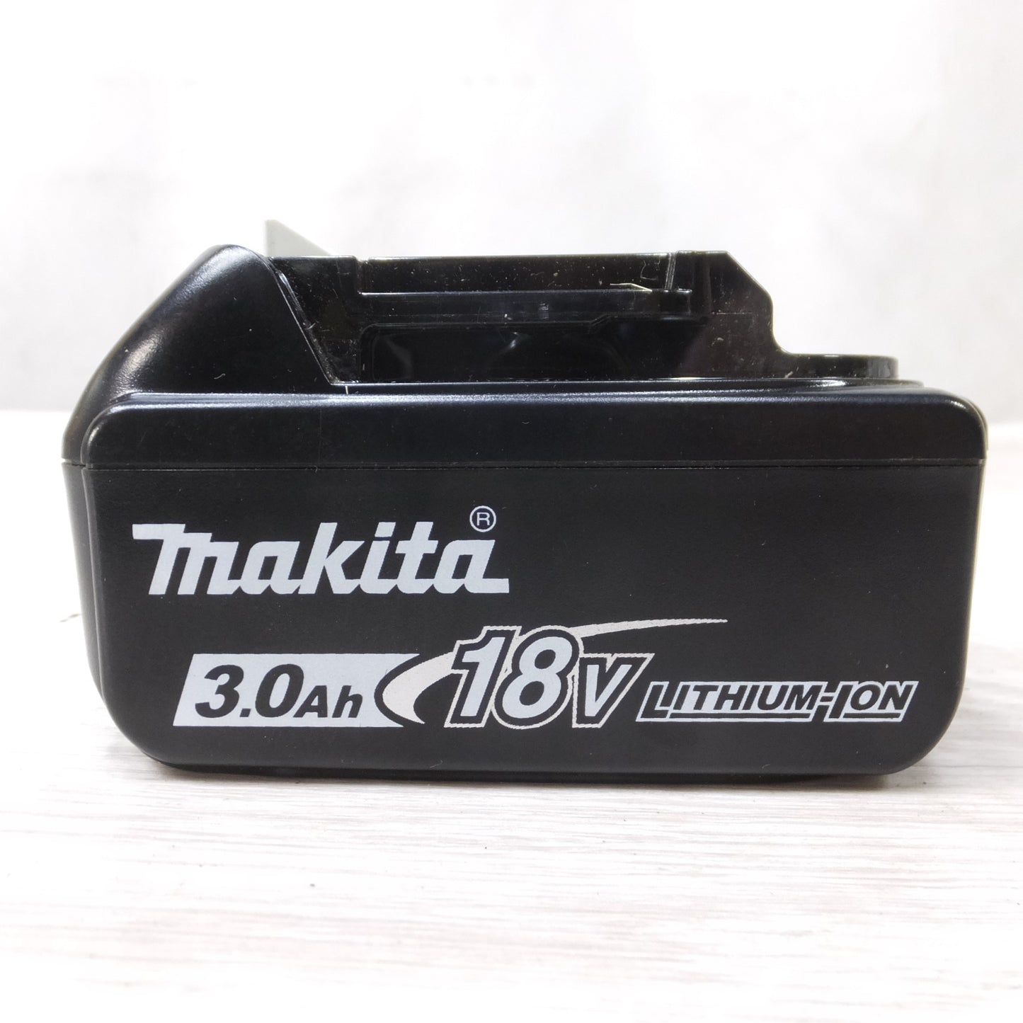 [送料無料] キレイ◆マキタ リチウム イオン バッテリー BL1830B スライド式 DC18V 3.0Ah◆