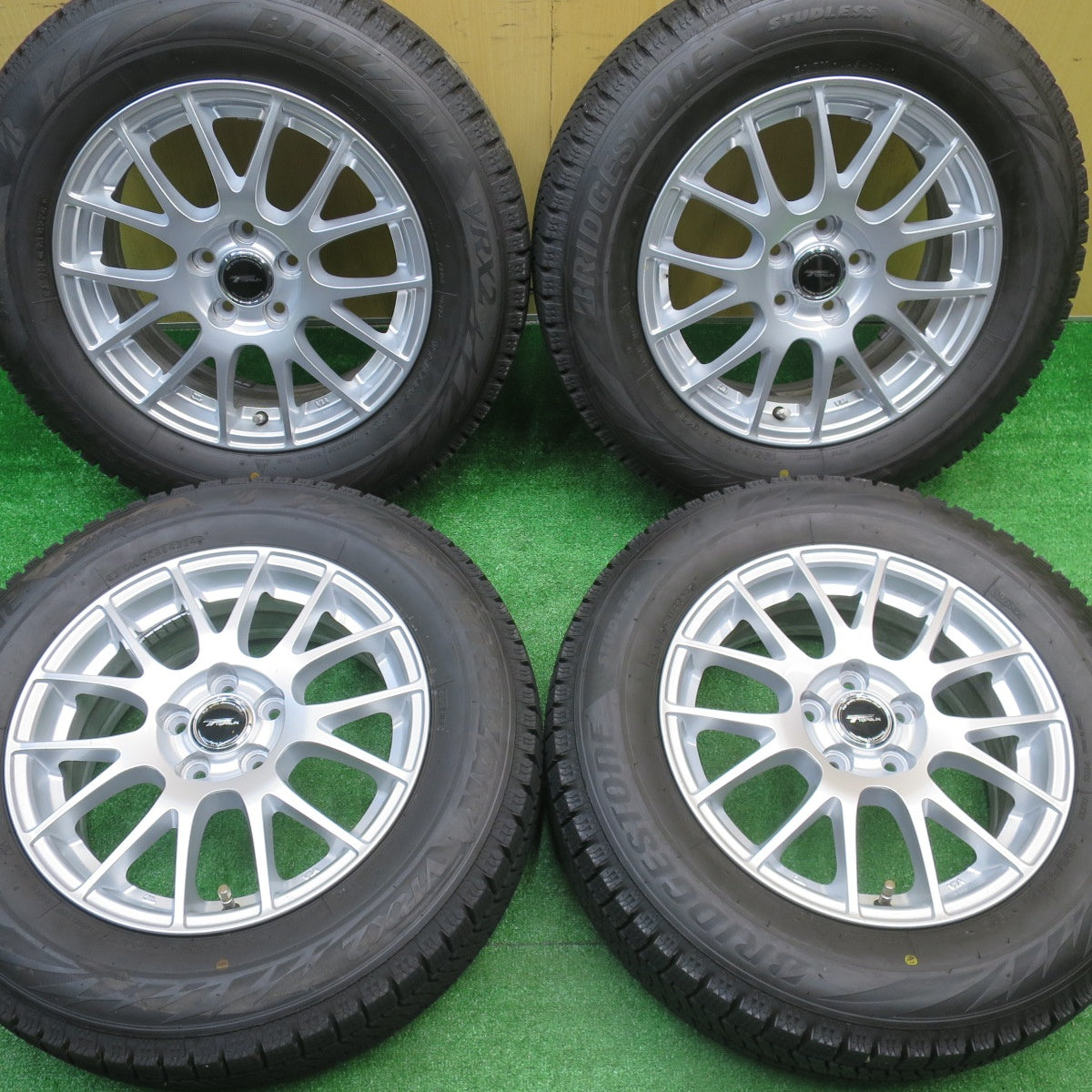 ほぼ未使用！24年！キレイ★プリウス 等 195/65R15 スタッドレス ブリヂストン ブリザック VRX2 TOPRUN トップラン 15インチ PCD100/5H★5102204NJス