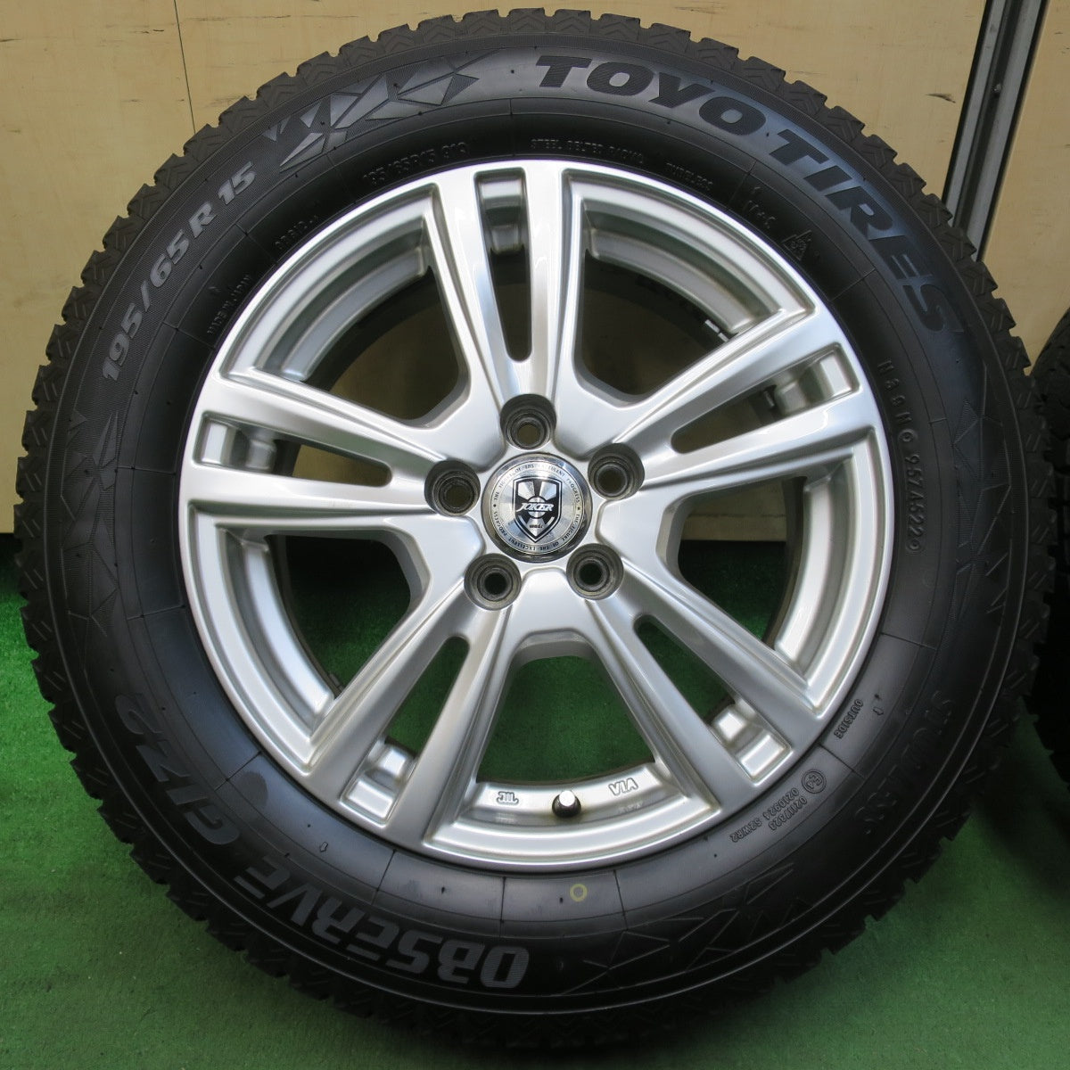 限定セール -SALE 送料無料] バリ溝！22年！9.5分☆プリウス 等 195/65R15 タイヤ・ホイール