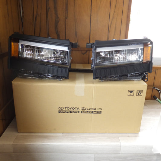 [送料無料] 美品 新車外し★トヨタ TOYOTA 純正 ランドクルーザー 250 ヘッドライト ICHIKOH 60-343 左 右 セット 81004-60010★