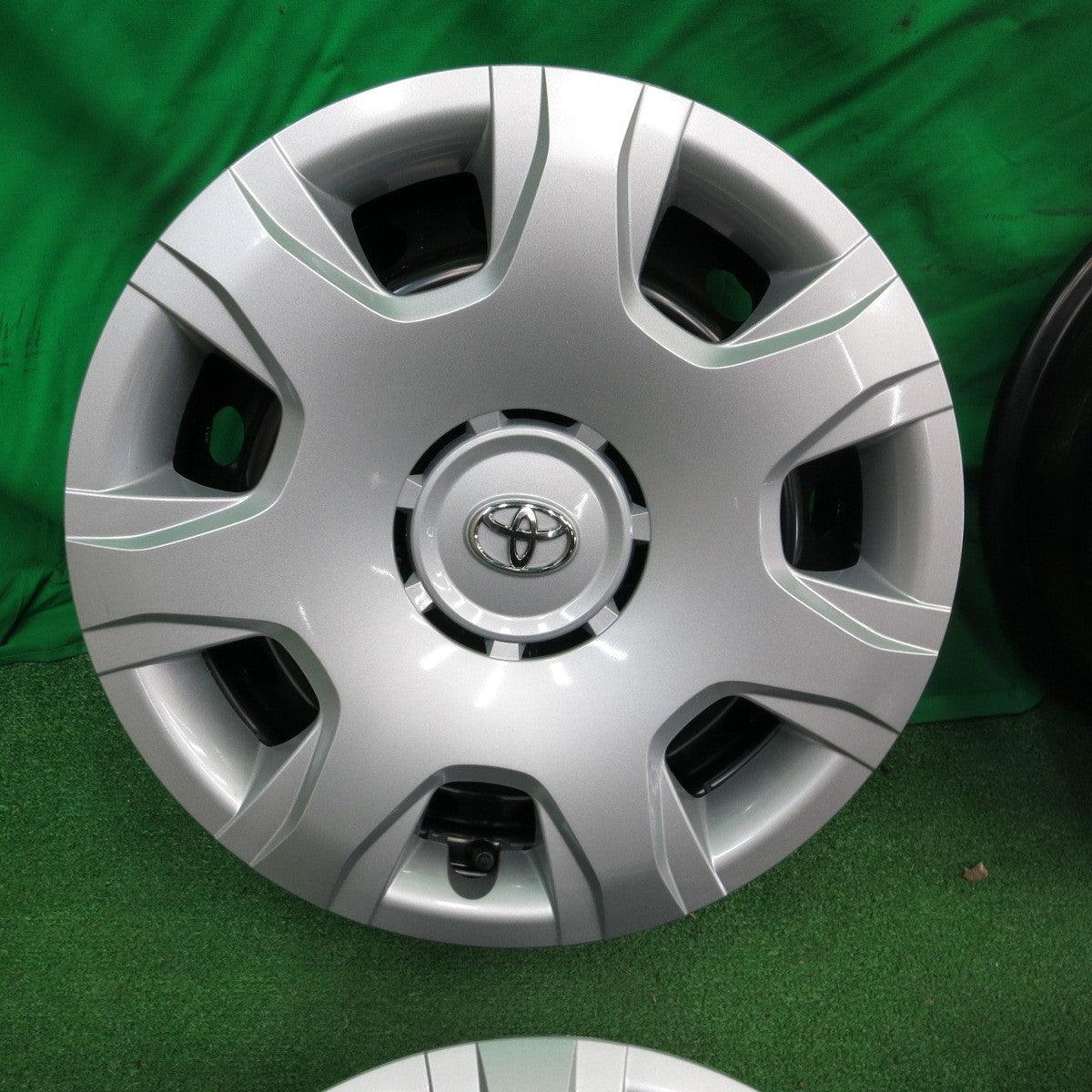 *送料無料* 新車外し★トヨタ 200系 ハイエース 純正 スチール ホイール 15インチ J15×6J PCD139.7/6H★4042204ナホ